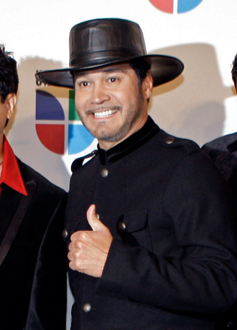 FILE - This Nov. 13, 2008 file photo shows Oscar De La Rosa, lead singer for the Tejano group La Mafia, at the 9th annual Latin Grammy Awards in Houston. De La Rosa was knocked unconscious by a man in an unprovoked attack outside a Houston club on Monday, May 13, 2013. De La Rosa has facial cuts, eye damage and he lost two teeth. La Mafia is considering whether to cancel any performances. The band, which formed in 1980 in Houston, won a Grammy in 2006 for the album, 