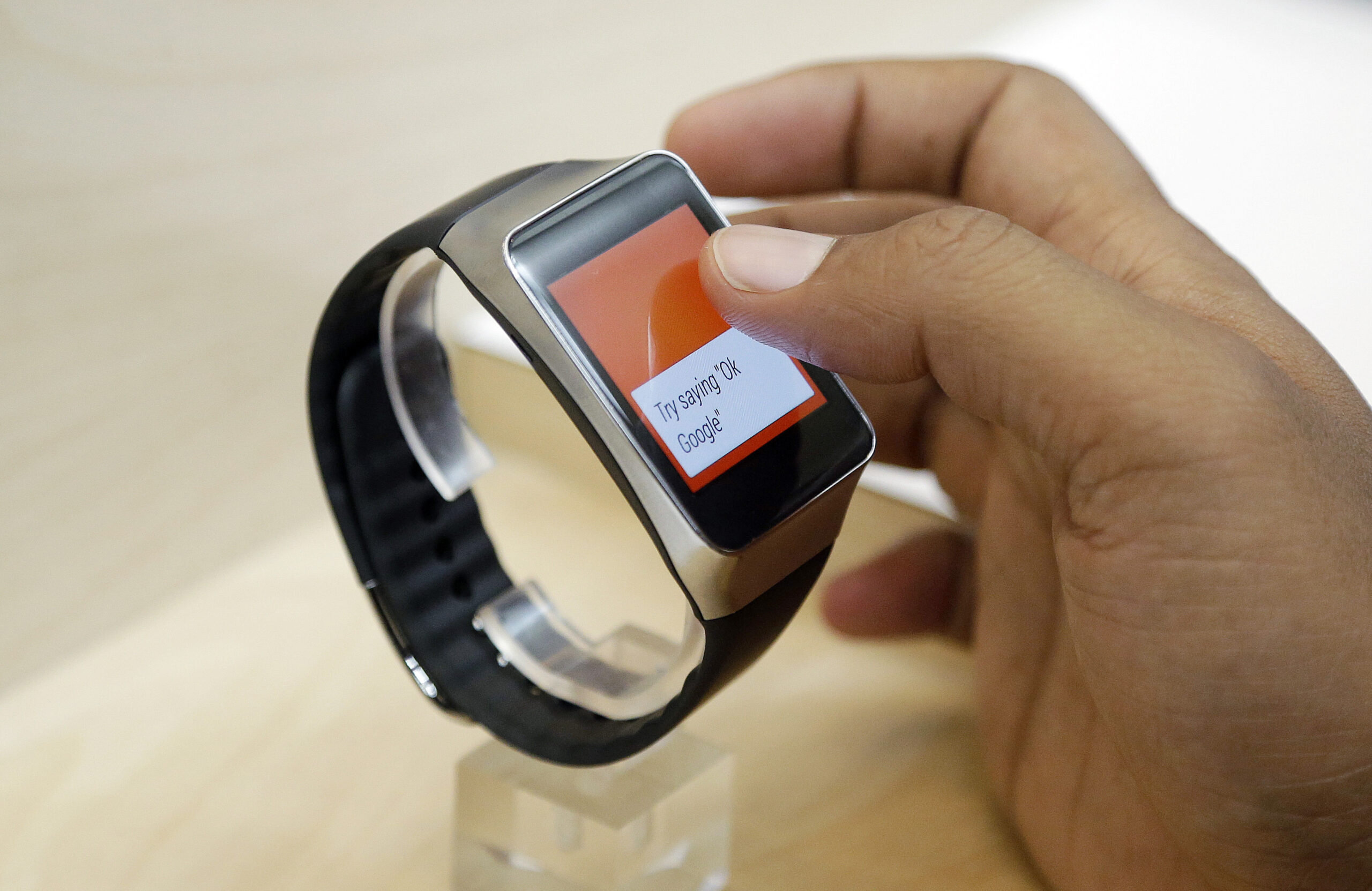Review: Android Wear is about simplifying future
