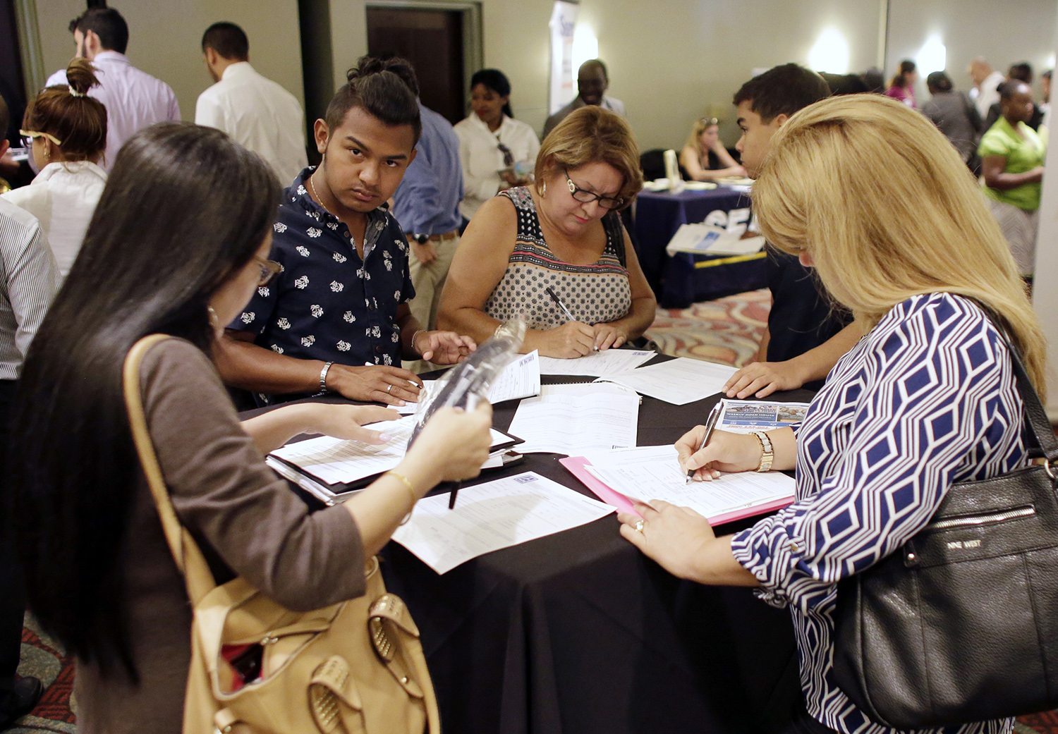 Jobless claims hover at ultra-low 254,000