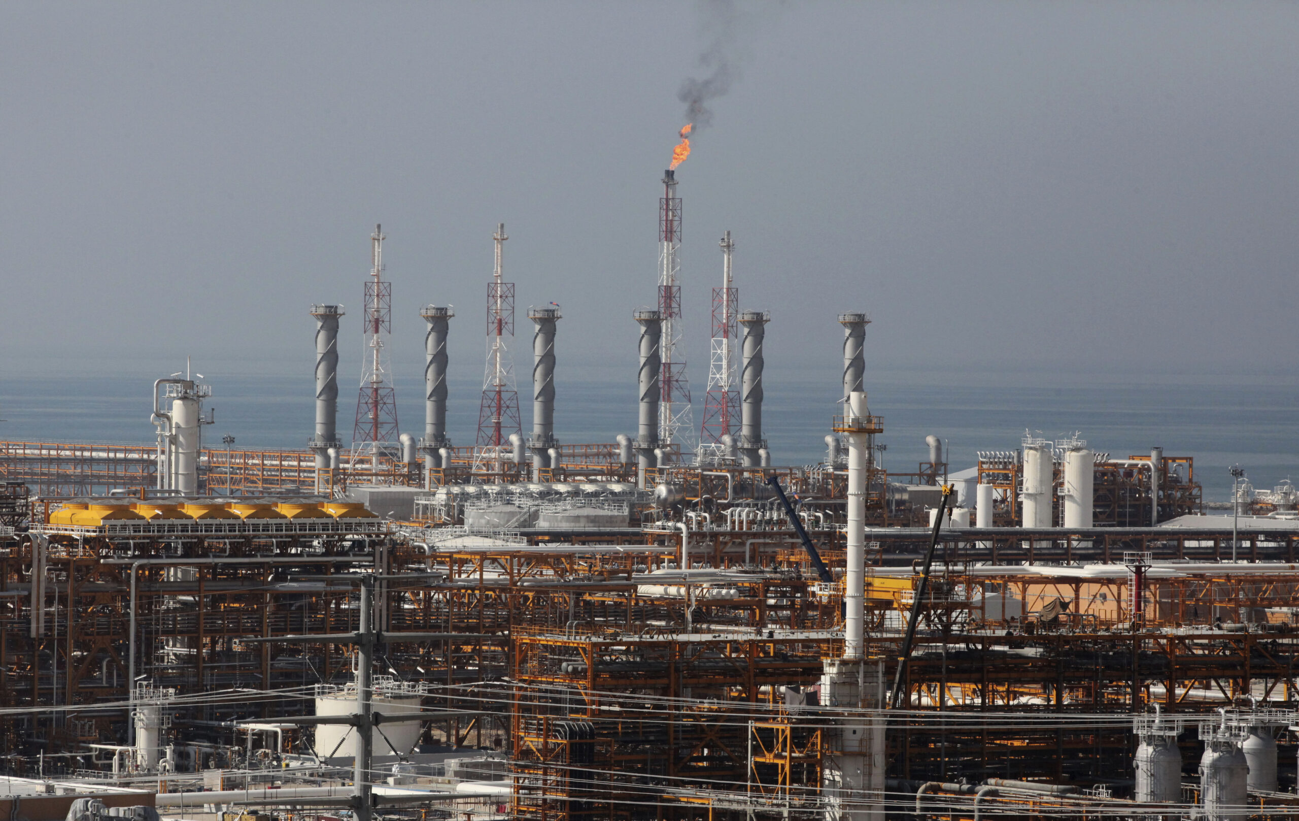 Eyeing investment, Iran shows off its gas sites