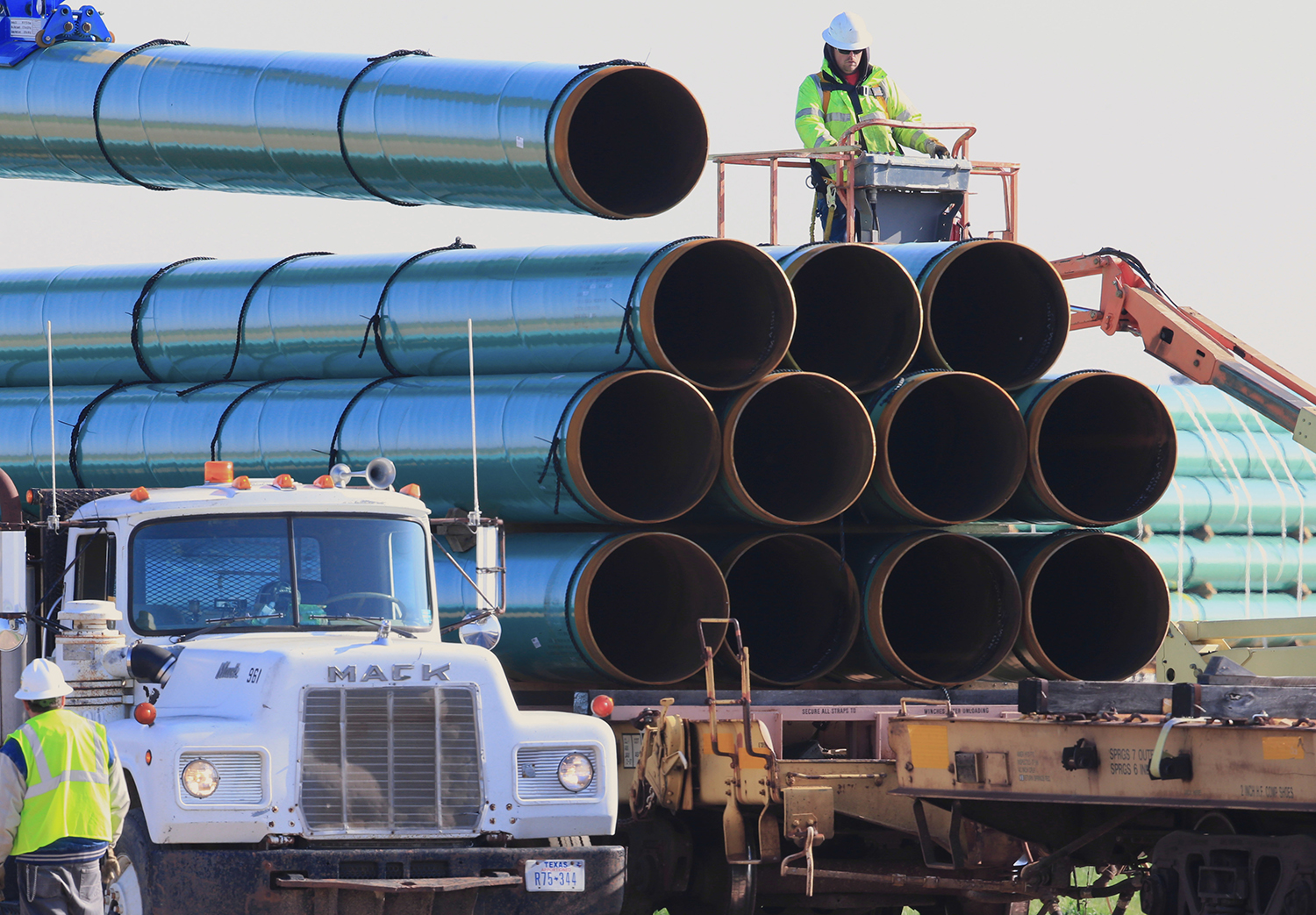 D.C. court halts Dakota Access oil pipeline