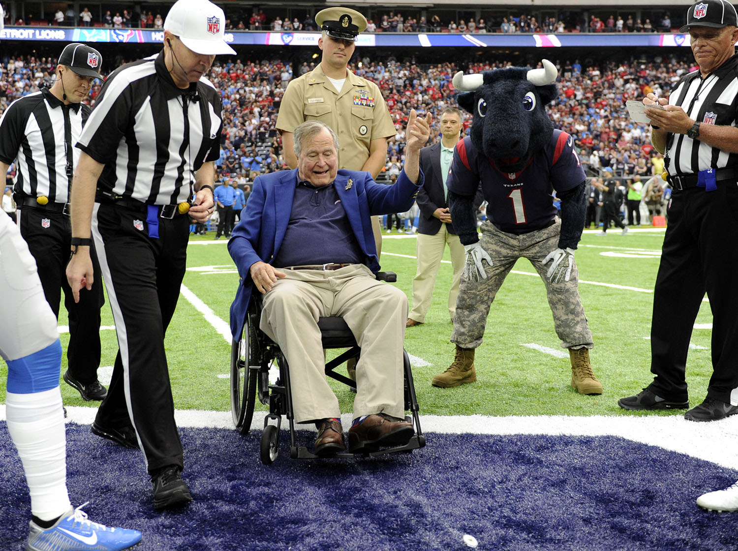Former President George H.W. Bush to perform coin toss at Super Bowl