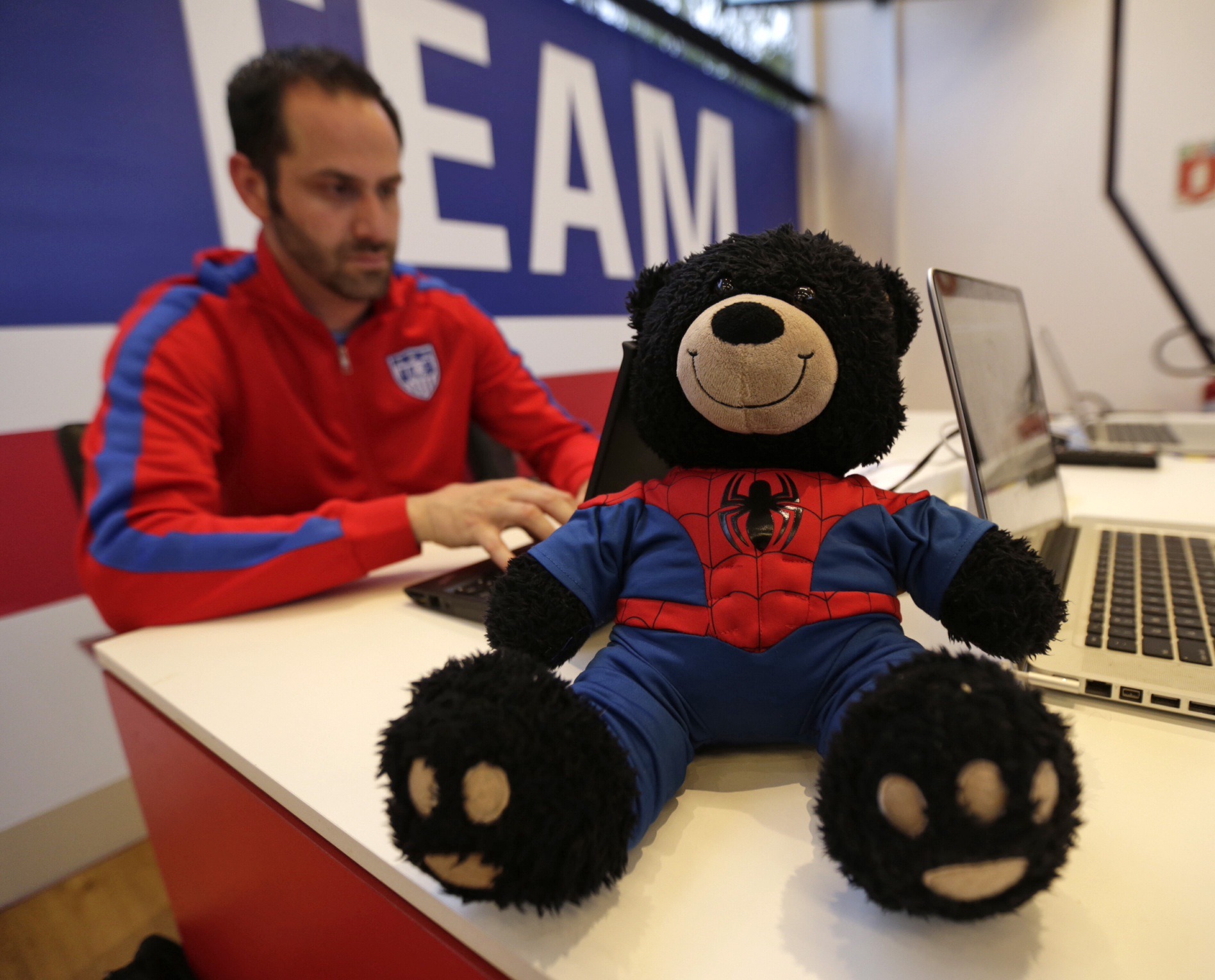 BRAZIL BEAT: Spidey Bear travels the world