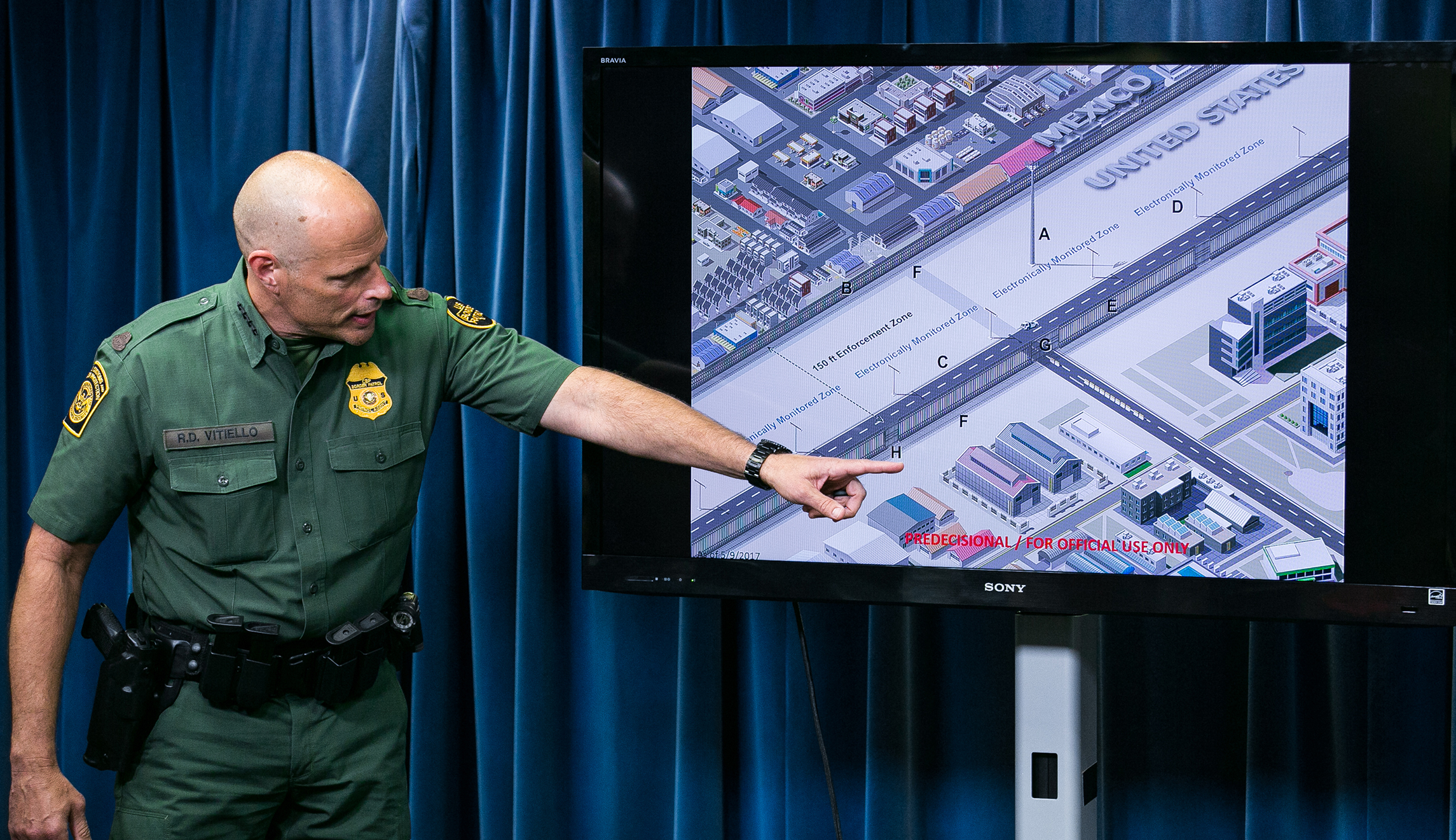 DHS taps four vendors to construct border wall prototypes