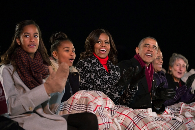 President Â Obama, first lady Michelle Obama, daughters Sasha and Malia, Marian Robinson and Interior Secretary Sally Jewell participate in the National Christmas Tree lighting on the Ellipse. (Official White House Photo by Pete Souza)
