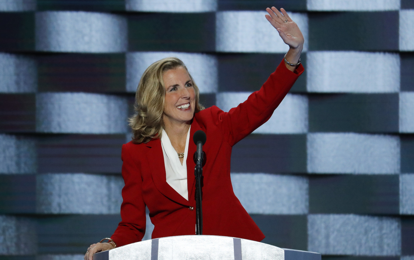 Who thinks Wall Street solves things?