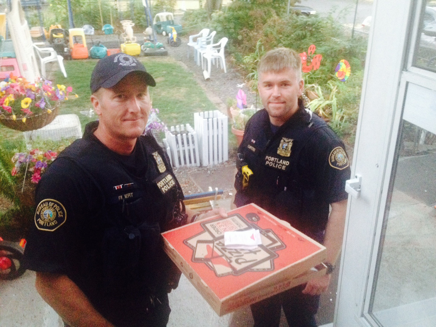 Police deliver pie after Pizza Hut driver hurt
