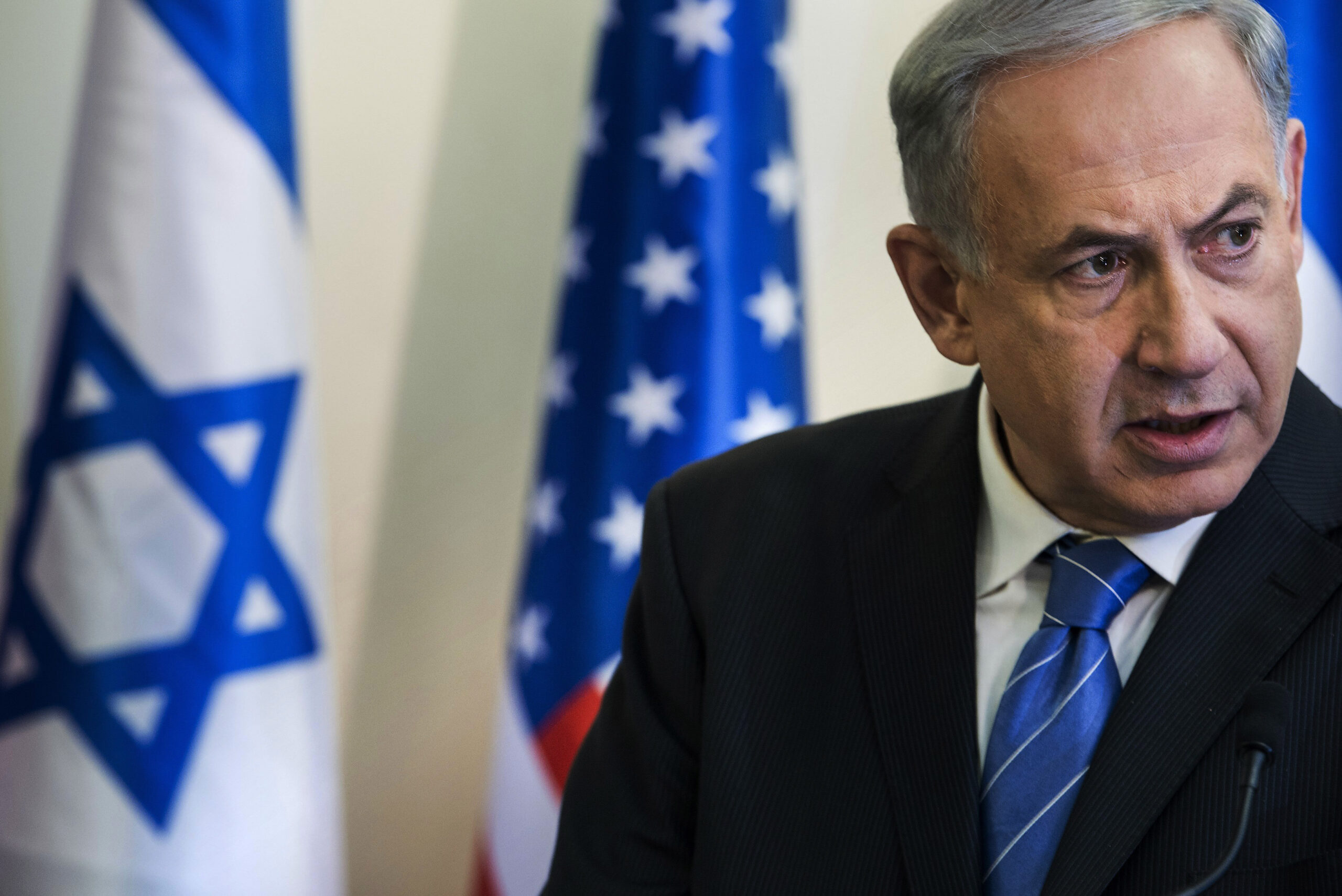 Benjamin Netanyahu strikes pessimistic note as John Kerry arrives for more peace talks