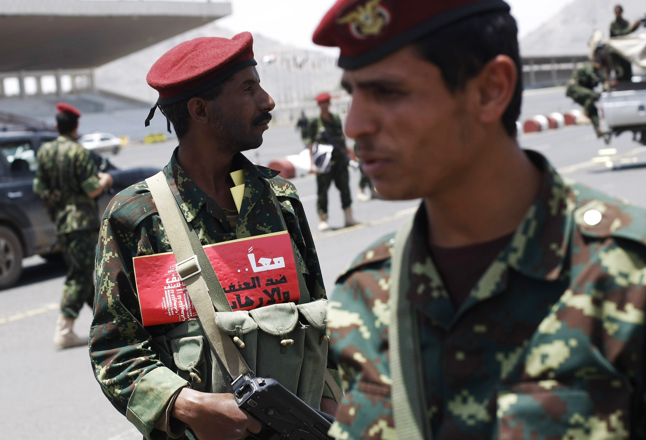 15 militants, 10 soldiers killed in Yemen attack