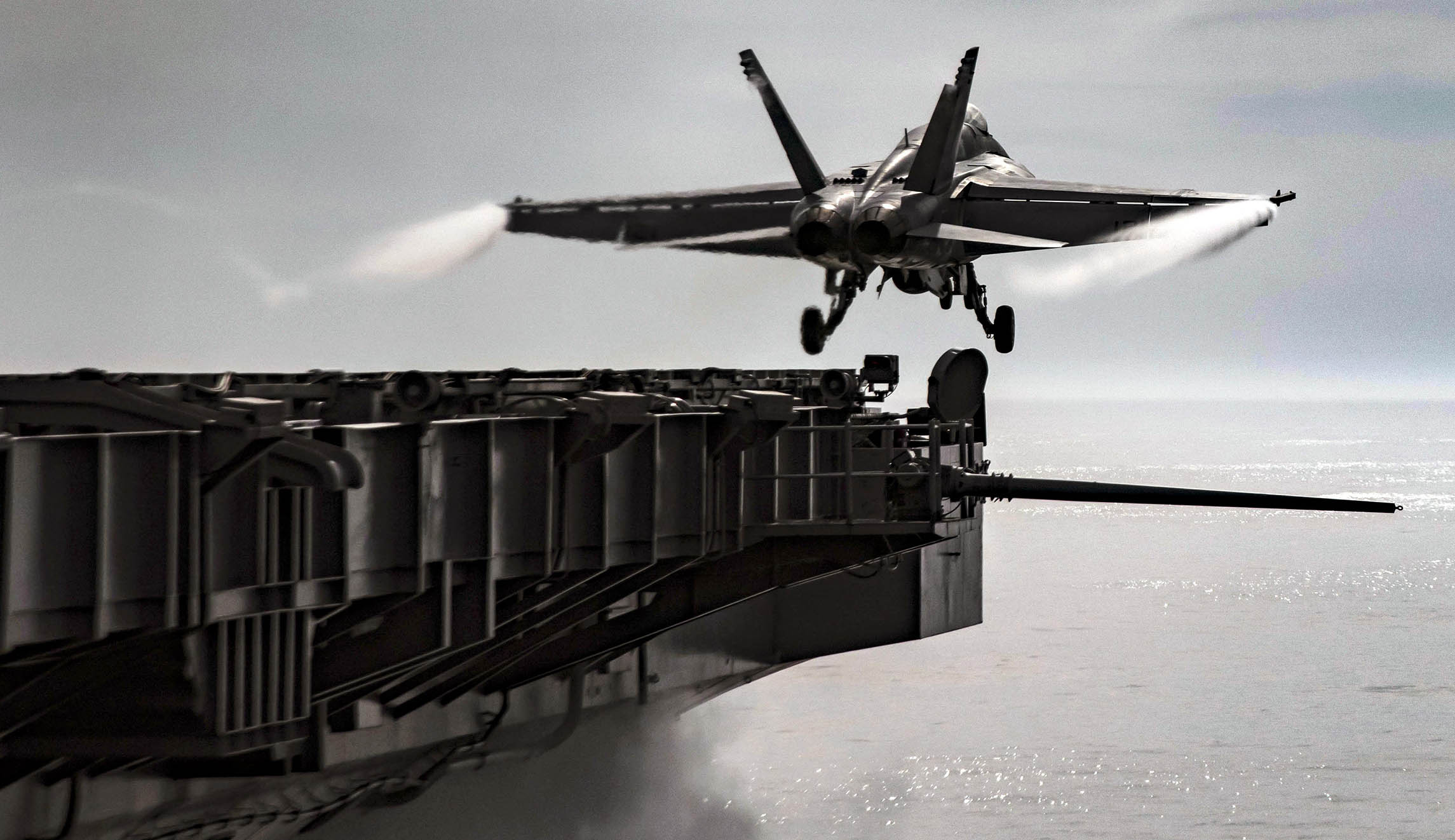 US shoots down Syrian bomber for attacking anti-ISIS force