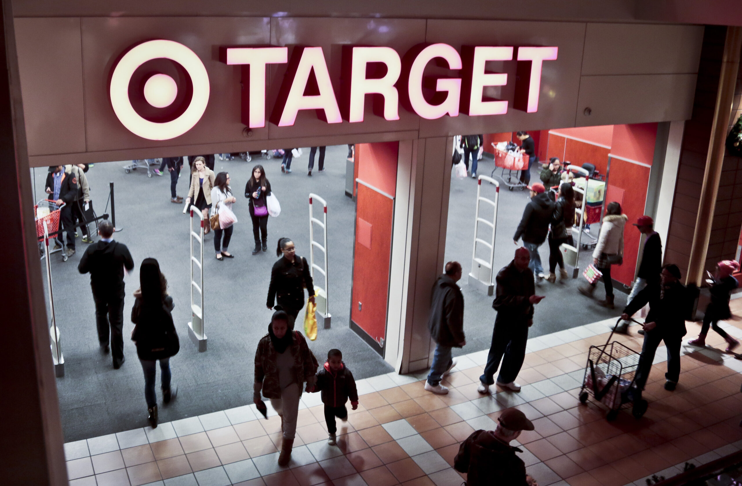 Record crowds over weekend, but spending declined