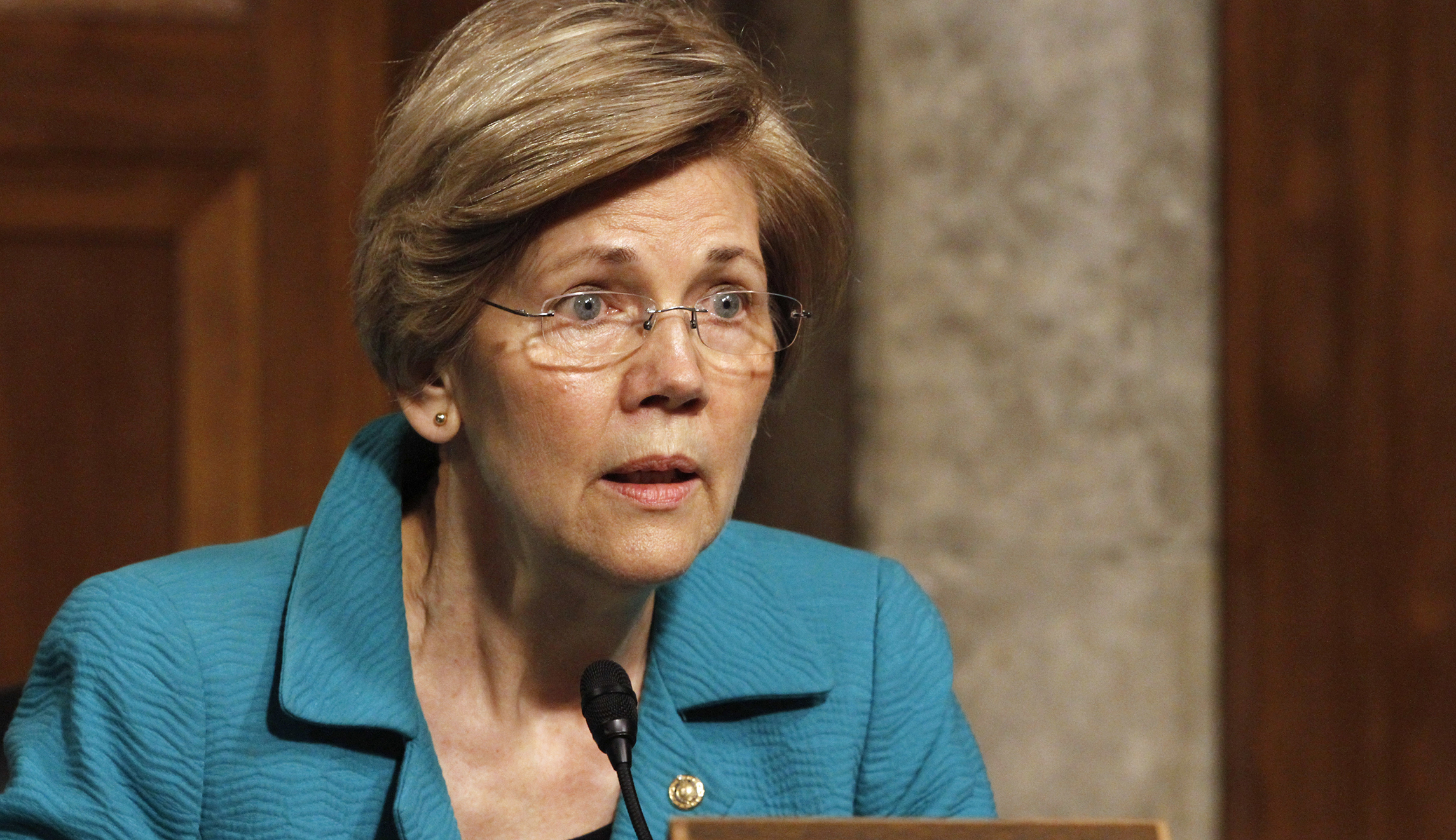 Elizabeth Warren questions Kellyanne Conway’s qualifications to lead opioid battle