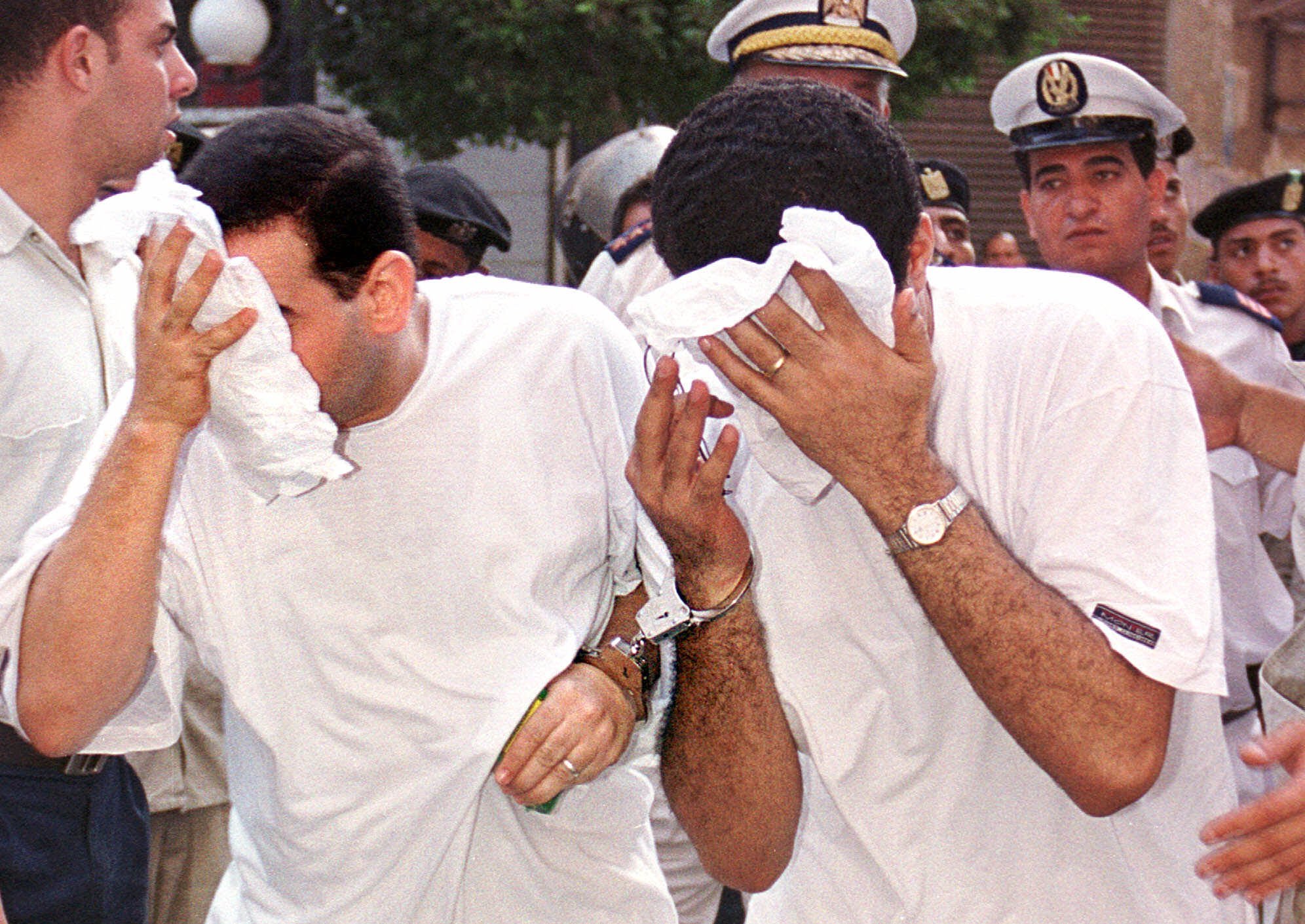 Egypt prosecutor orders 7 held for homosexuality