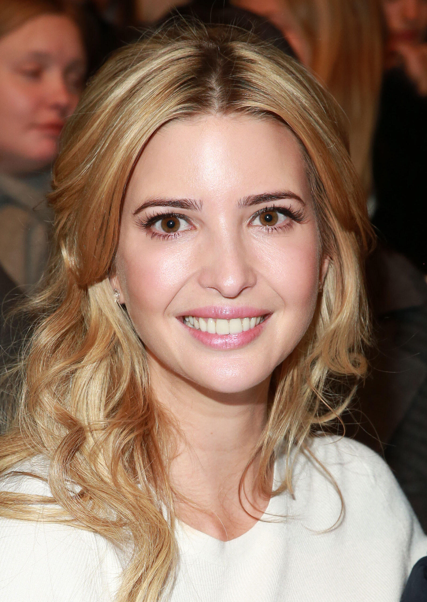 US Weekly turns Ivanka Trump’s eyes green