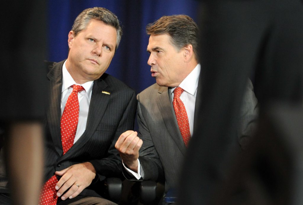Perry trumpets values to Va. evangelicals