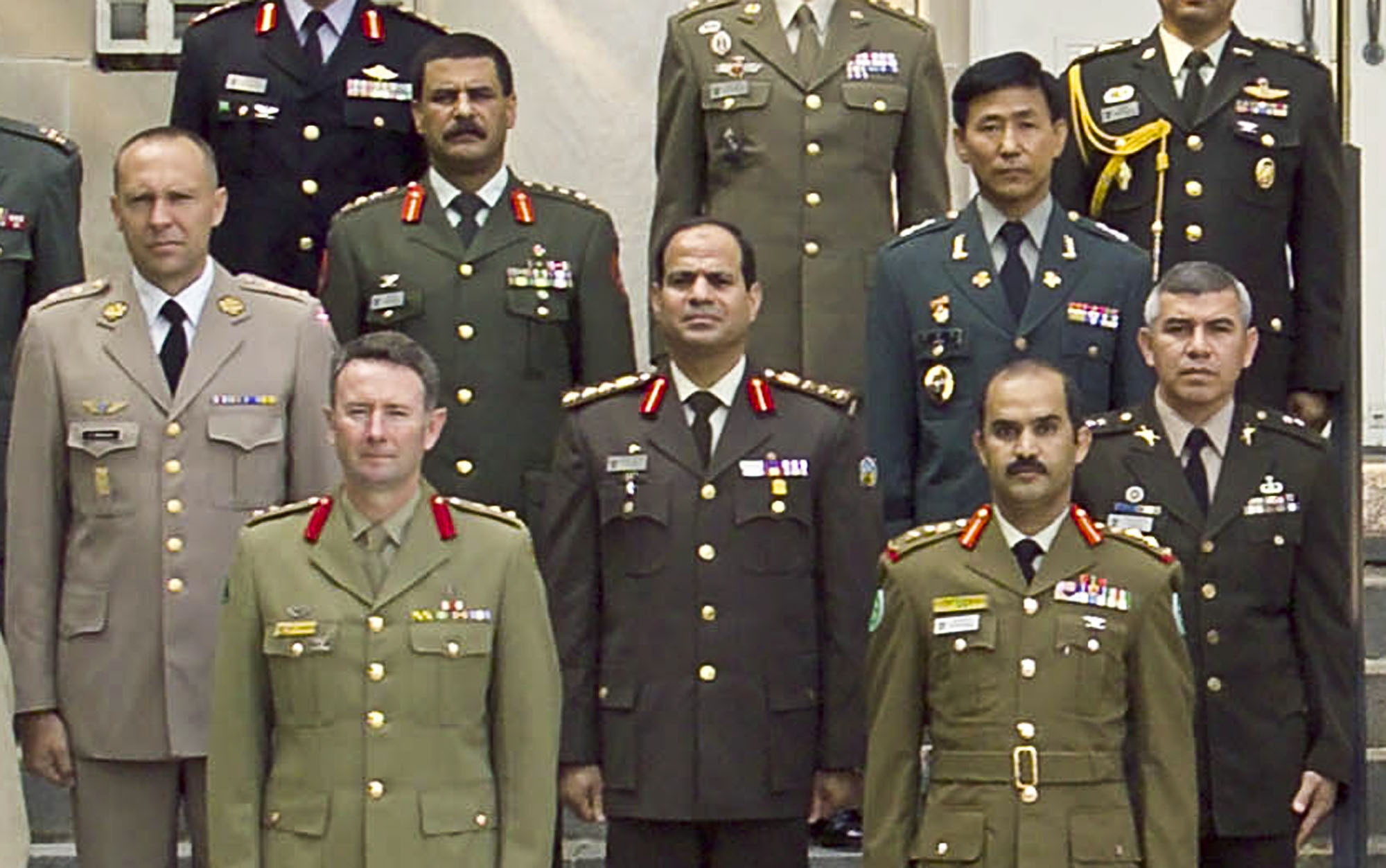 Popular wave could lift Egypt army chief to office