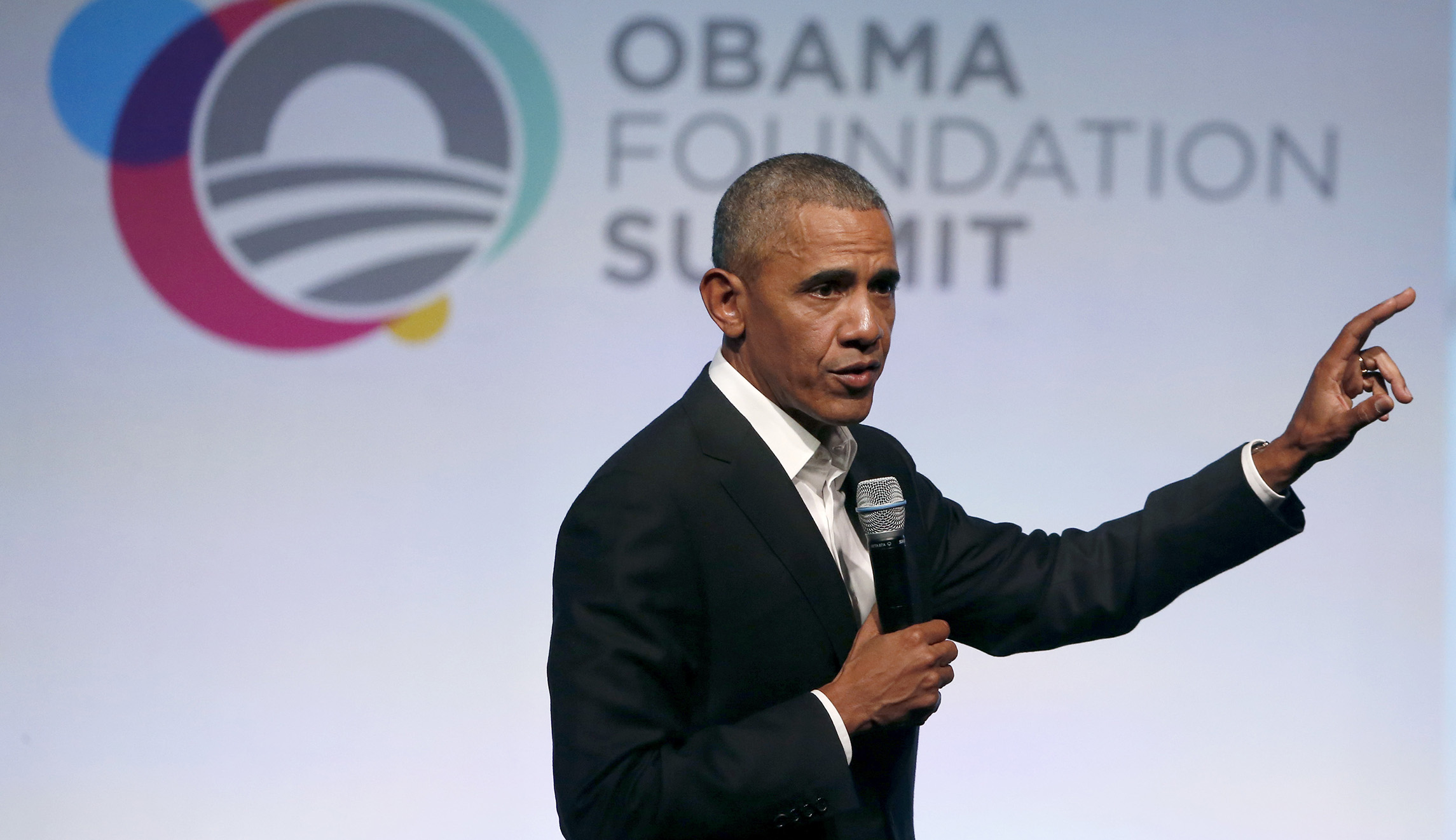 Obama gives plug for Obamacare enrollment