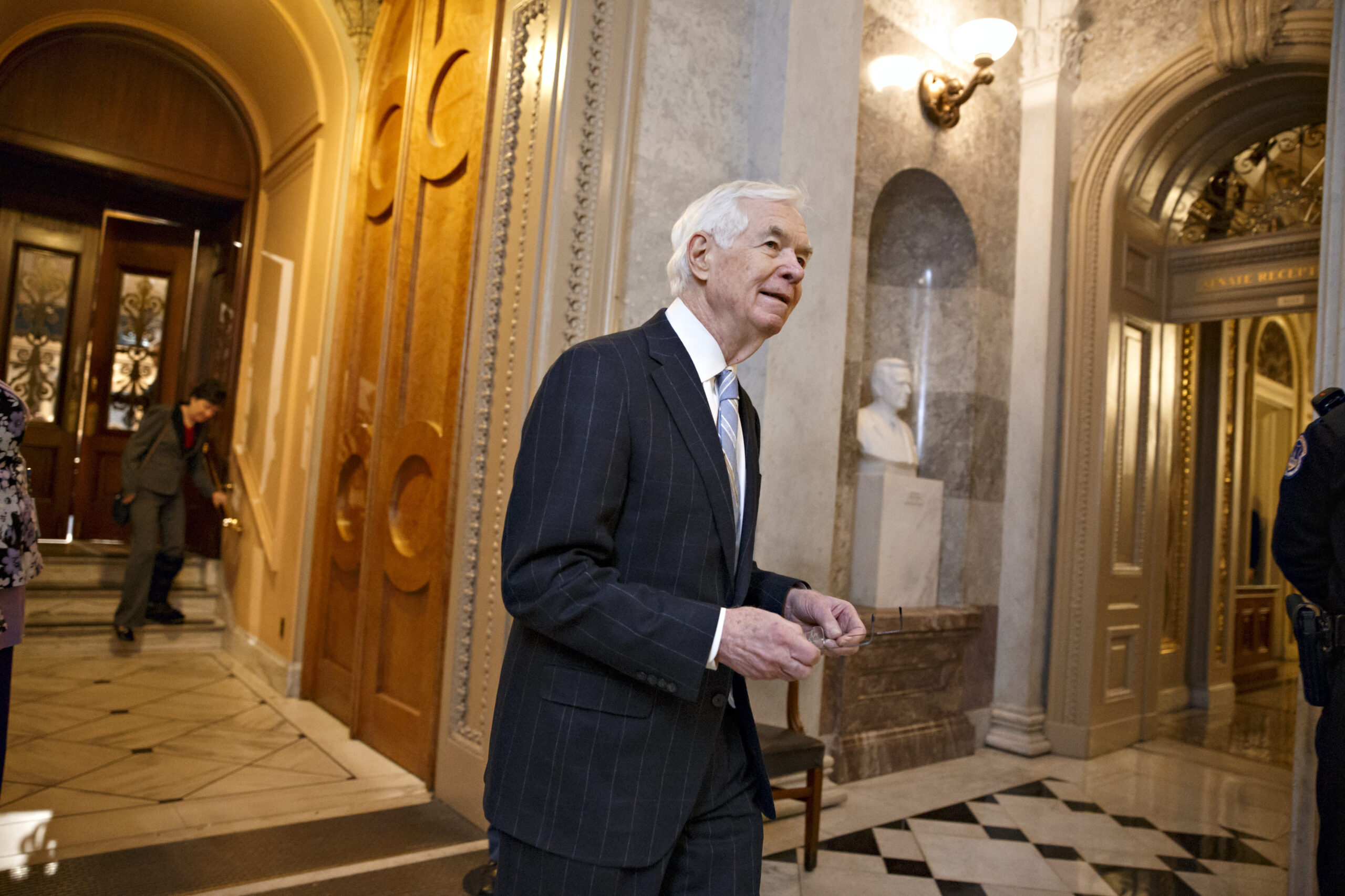 Sen. Cochran marries longtime aide