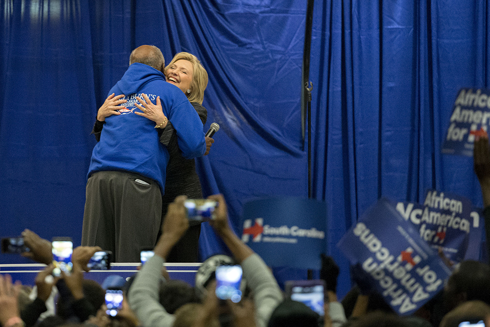 Highest-ranking black congressman to endorse Clinton