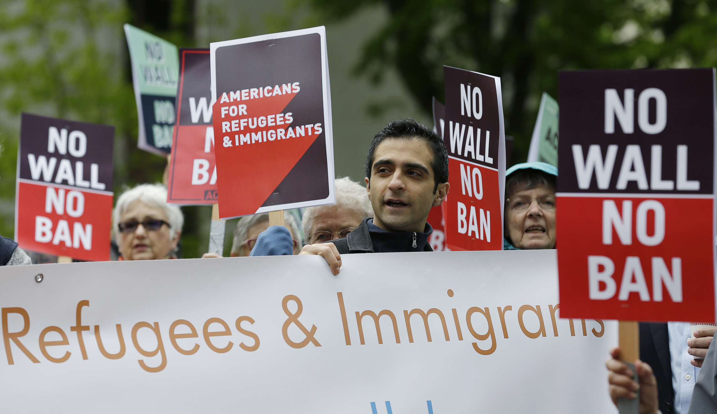 Appeals court rules against Trump on the modified travel ban injunction