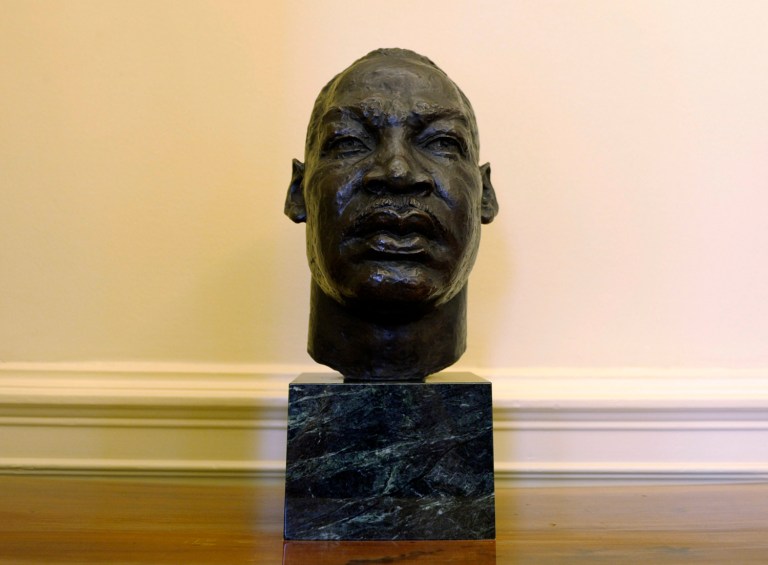 One of Zeke Miller's reports, disseminated to countless journalists who base their own writing on the pool reports, said the King bust 