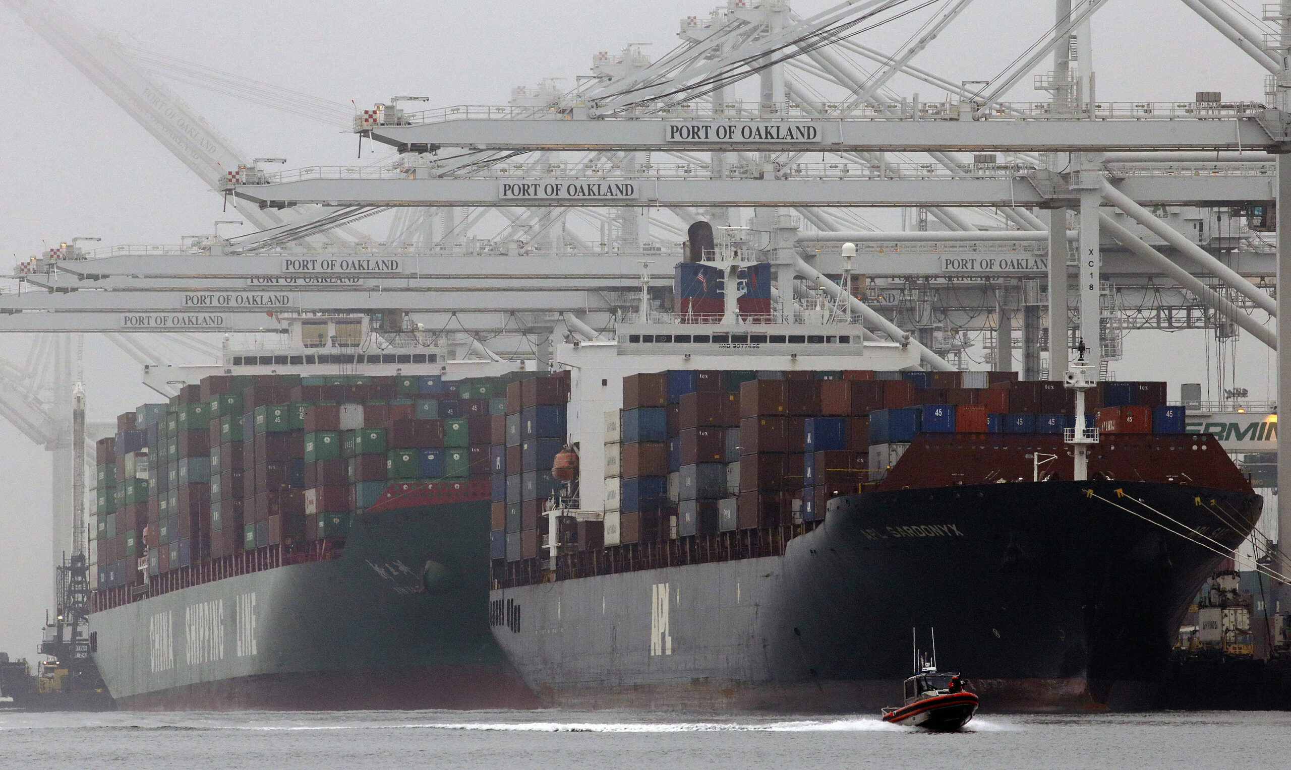 Deal on health care aids port contract talks