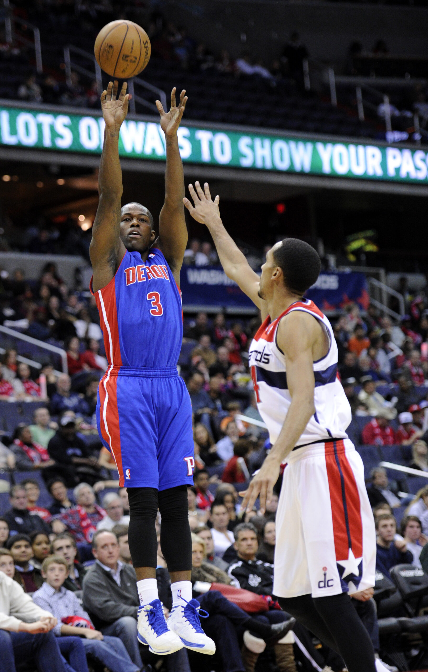 Wizards waive center Barron and guard Livingston
