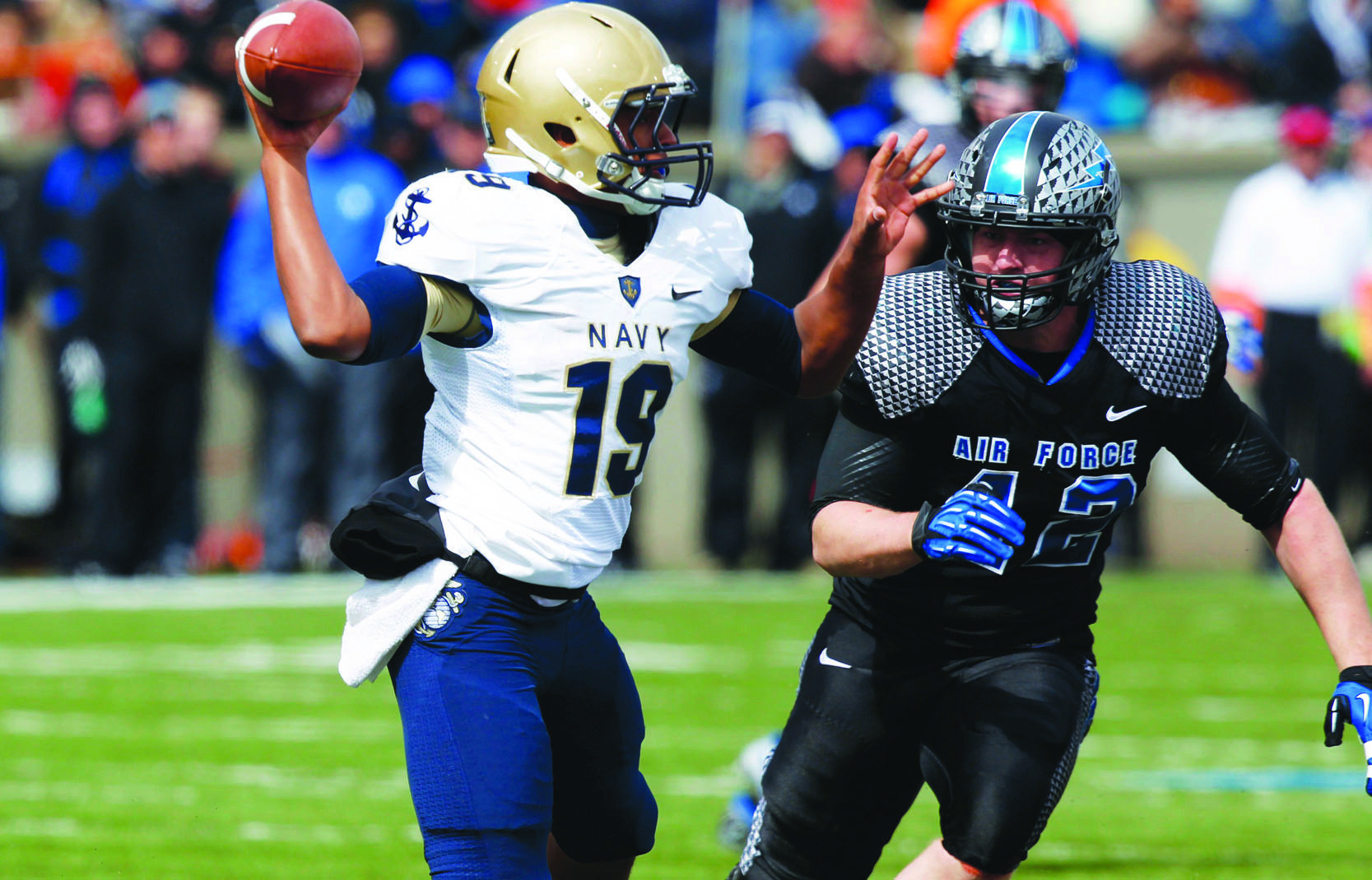 Quarterback change to Reynolds sparking Navy