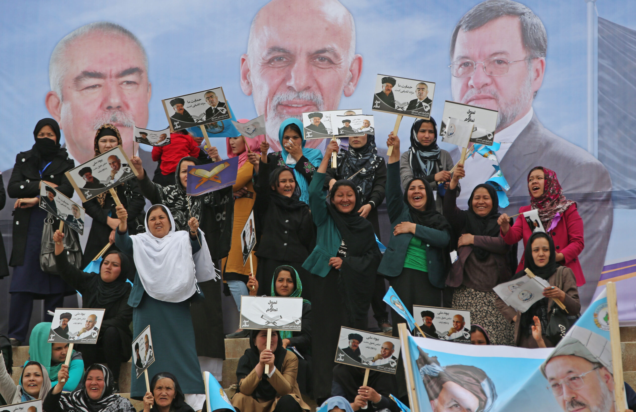 Afghans line up for blocks to vote for new leader