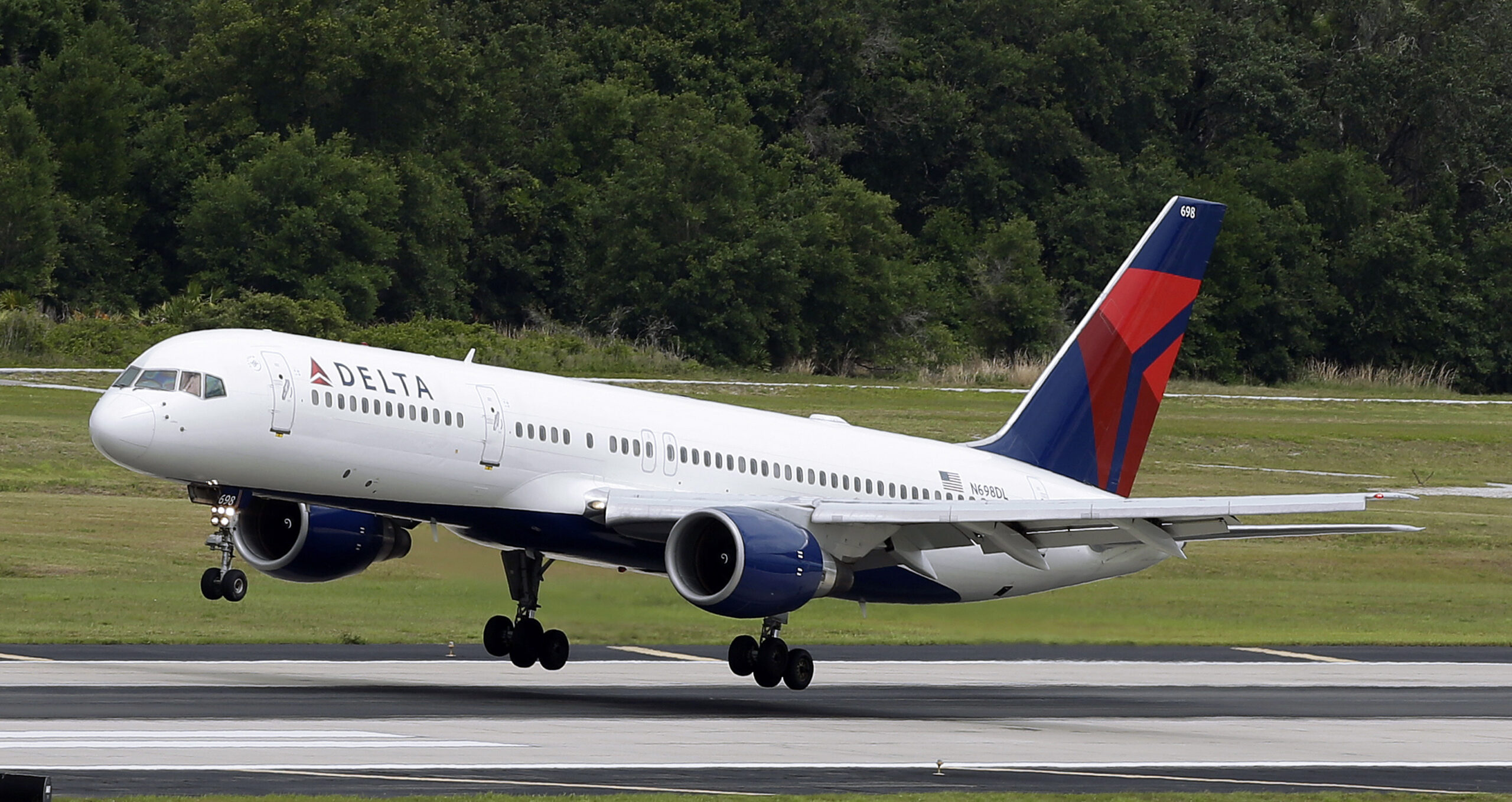 Delta 2Q profit rises 17 percent