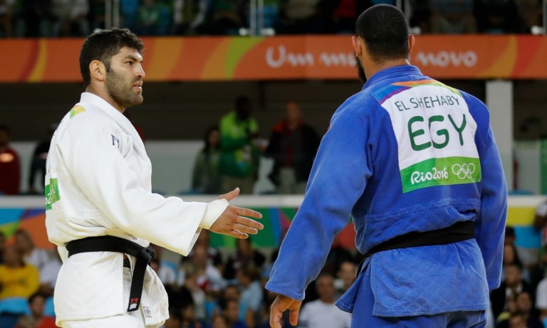 Egypt's Islam El Shehaby, blue, declines to shake hands with Israel's Or Sasson, white, after losing during the men's over 100-kg judo competition at the 2016 Summer Olympics in Rio de Janeiro, Brazil, Friday, Aug. 12, 2016. (AP Photo/Markus Schreiber)