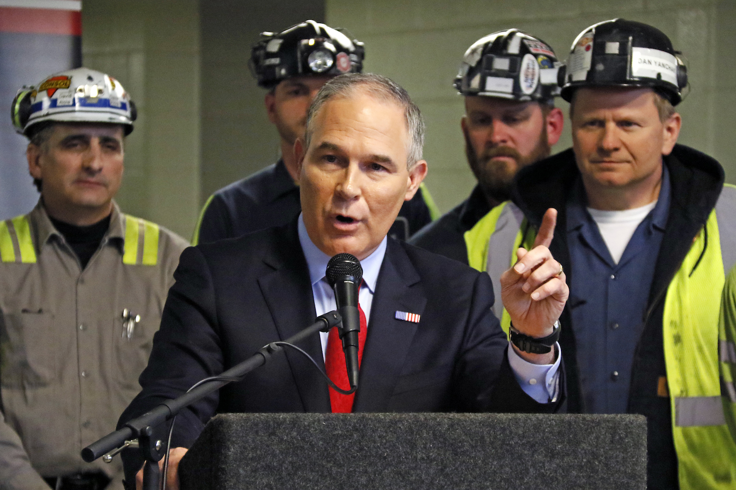 Pruitt takes steps to roll back Obama’s fracking rules