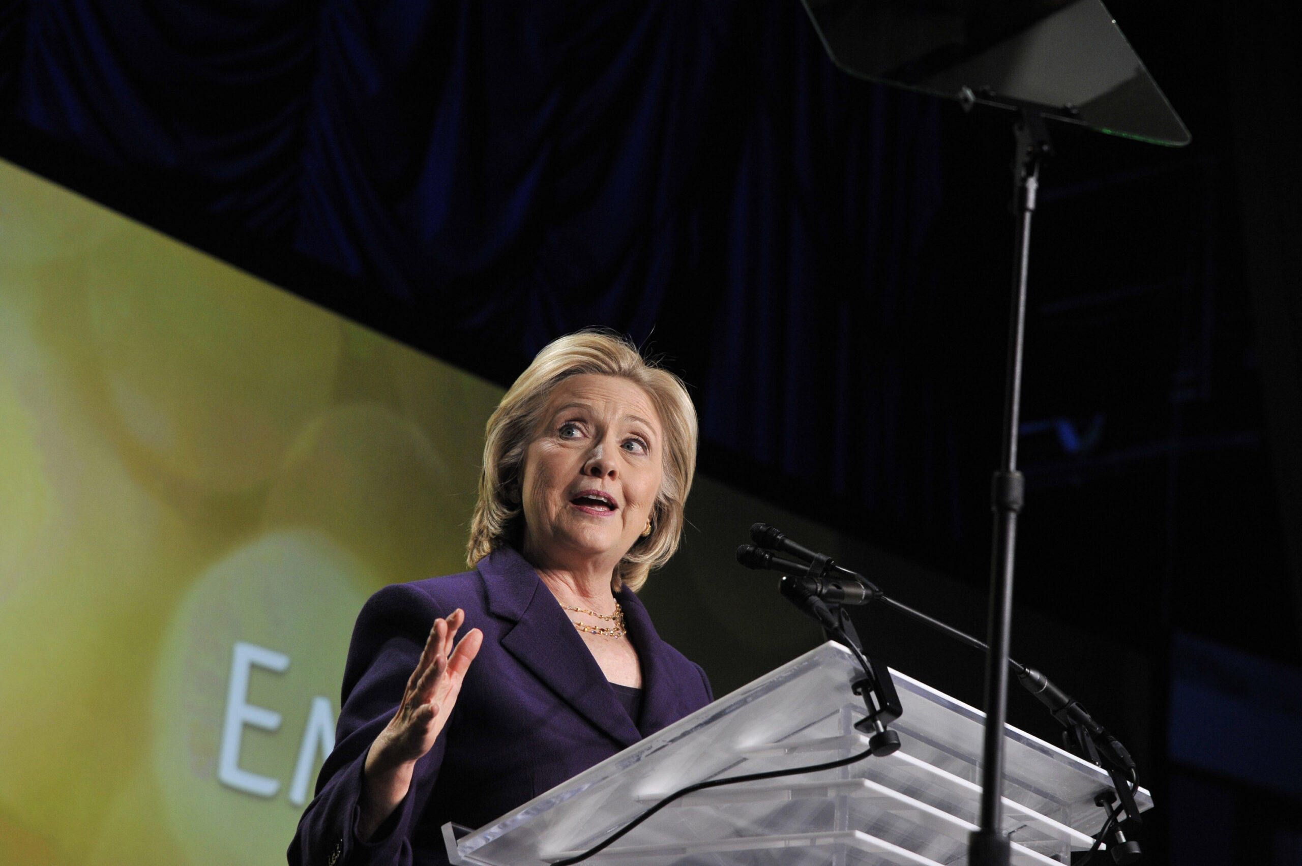 Hillary Clinton had her own computer server at State Department: Report