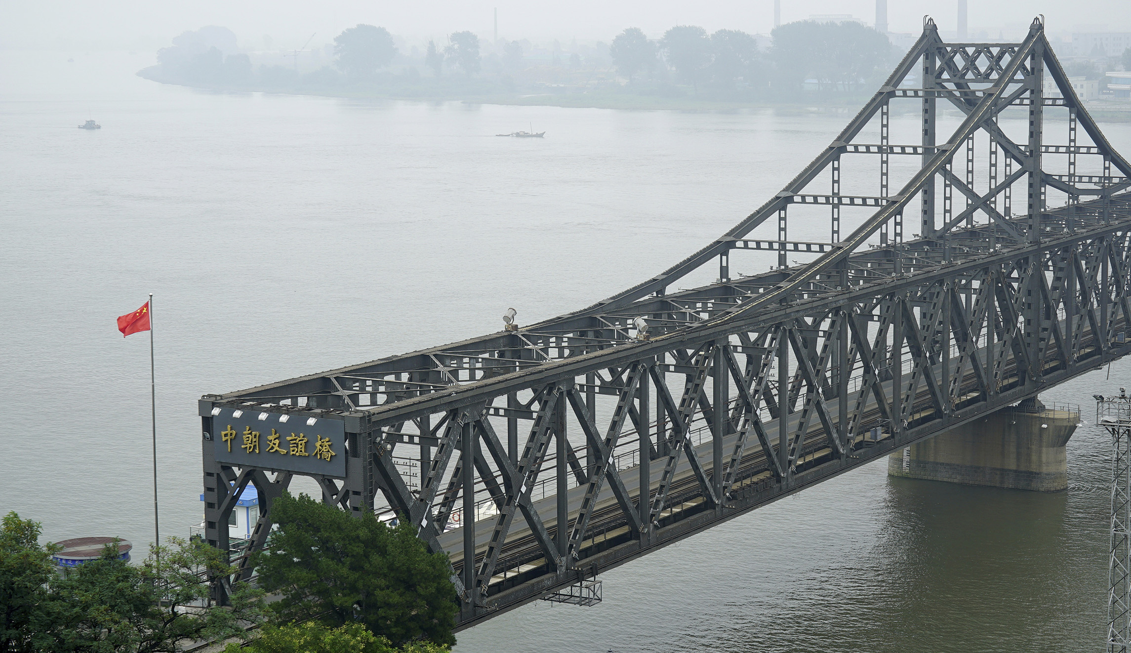 White House applauds China on reduction in trade with North Korea