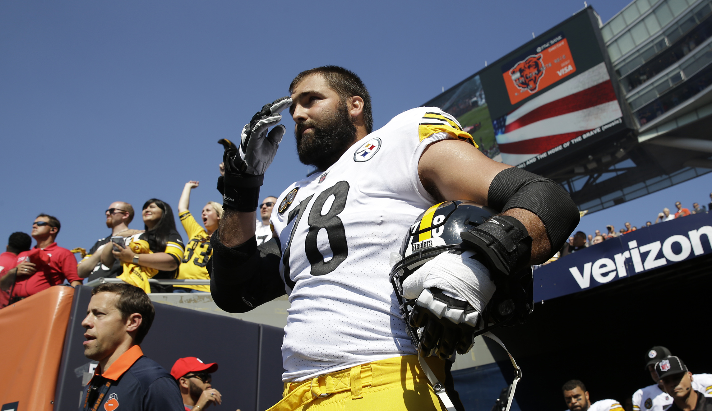 Jersey sales soar for Pittsburgh Steelers player who stood for the national anthem