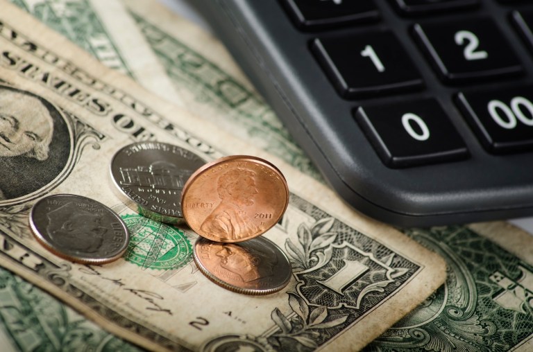 A bill before the D.C. Council would raise the minimum wage to $11.75 an hour for businesses with at least 75,000 square feet of retail space and $1 billion in annual revenues. (Photo: Thinkstock)