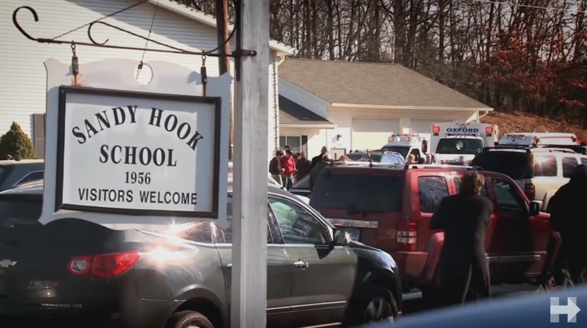 Clinton doubles down on anti-gun, Sandy Hook blitz in Connecticut