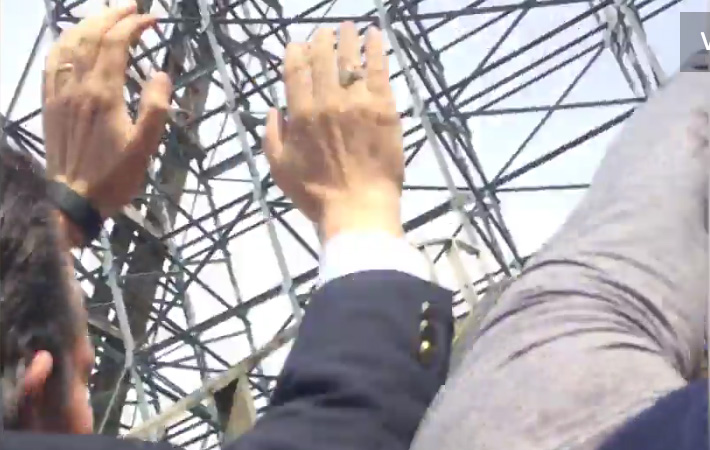 Ted Cruz takes time to ride roller coaster