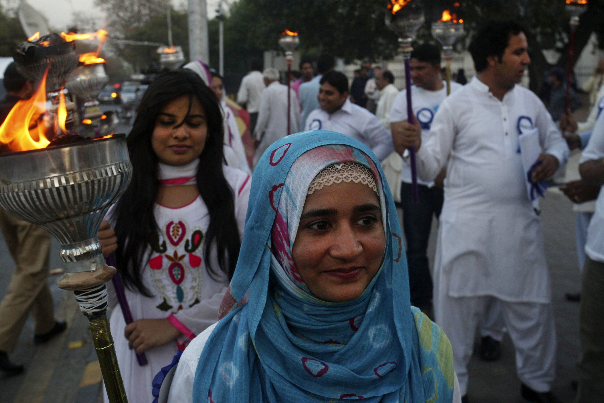 Pakistan: Taliban factions clash, killing dozens