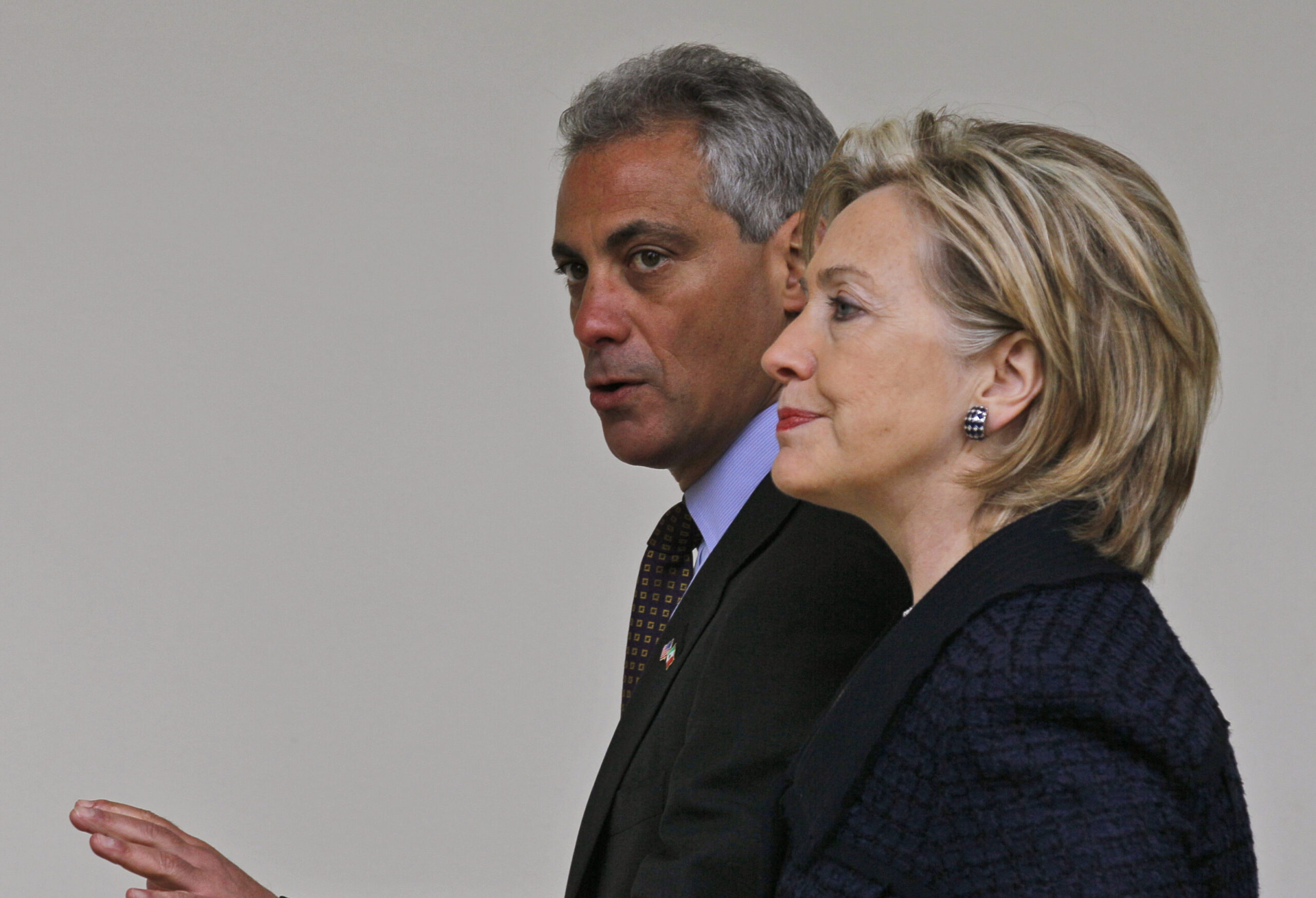 Clinton stands by Rahm Emanuel