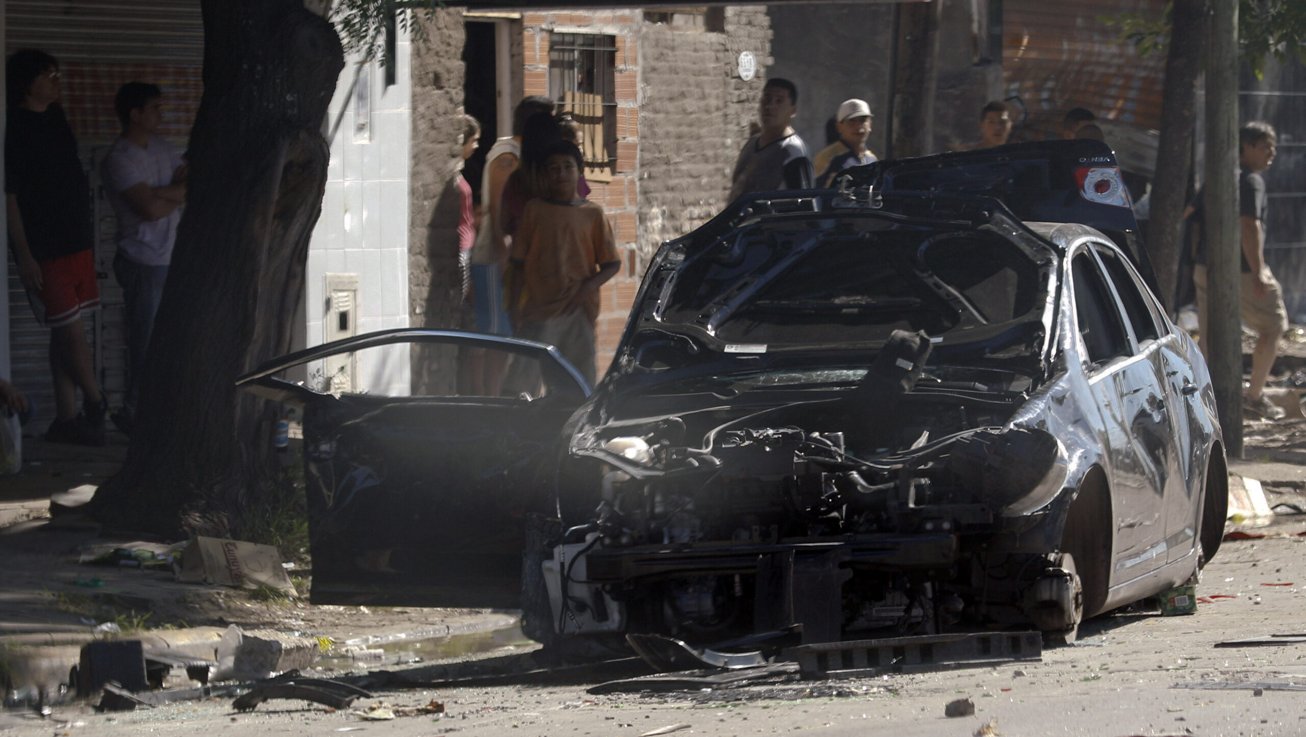 2 dead as supermarket looting spreads in Argentina