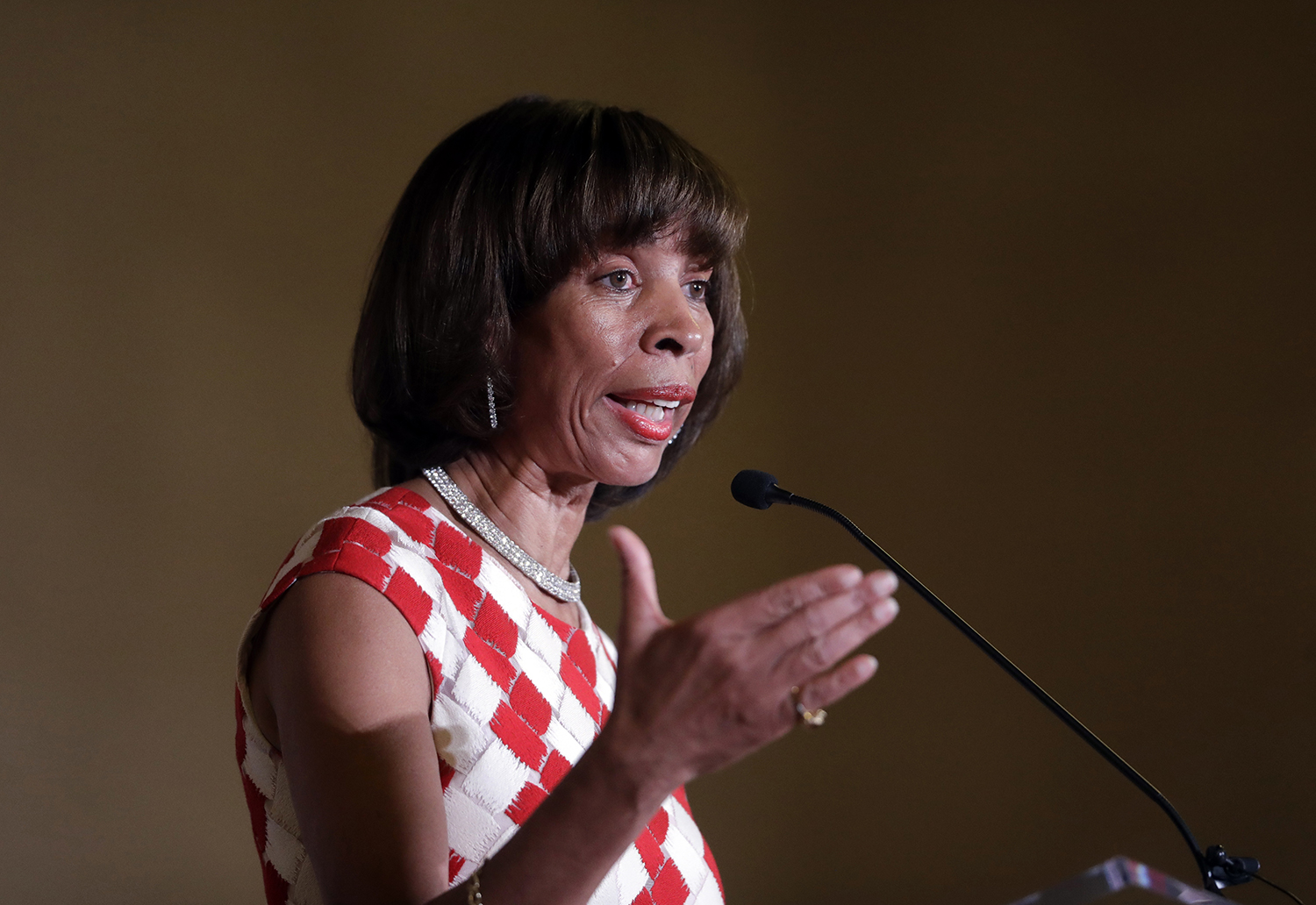 Citing research, Democratic Baltimore mayor Catherine Pugh turns against $15 minimum wage