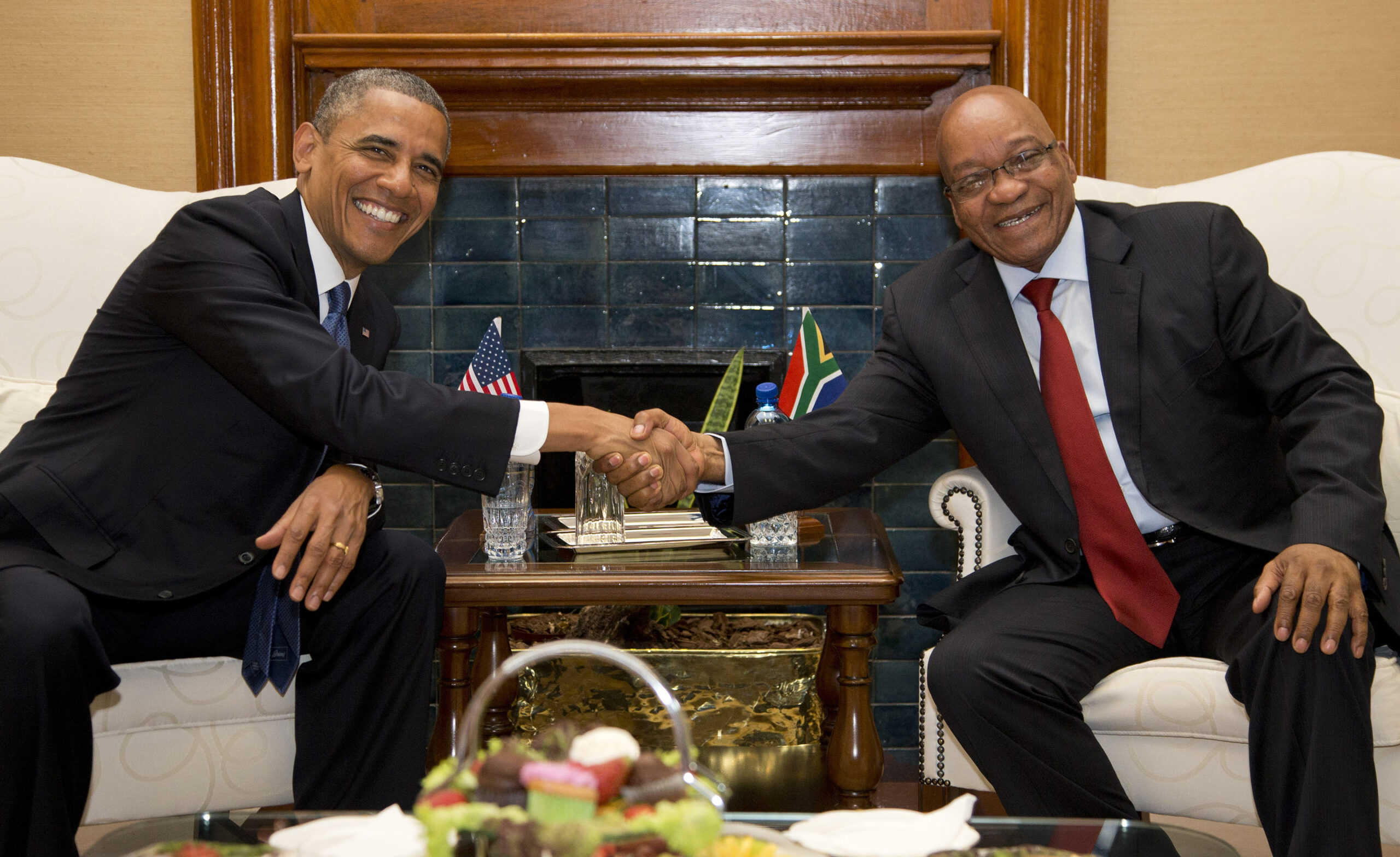Obama to meet with Nelson Mandela’s family, not former South African president