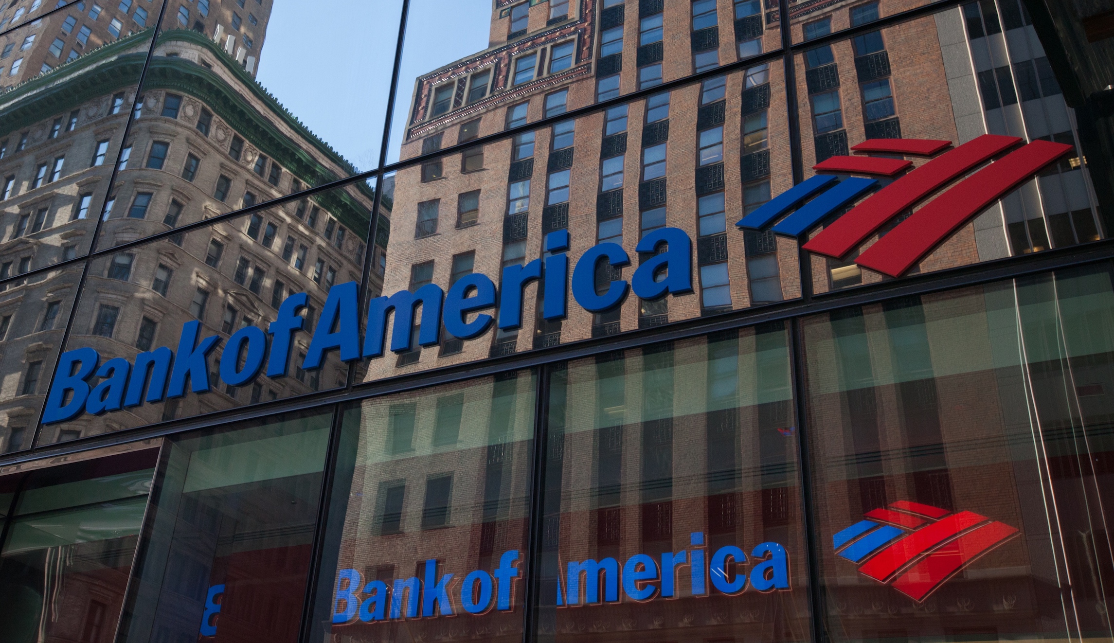 Bank of America scraps free checking account, adds monthly fees for certain users