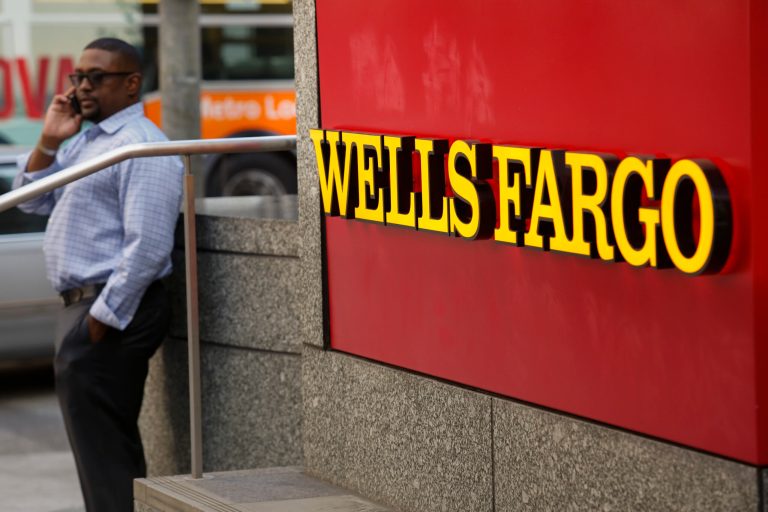 The report casts private servicers like Navient, Genesis Lending and Wells Fargo in a negative light. (Bloomberg/Patrick T. Fallon)