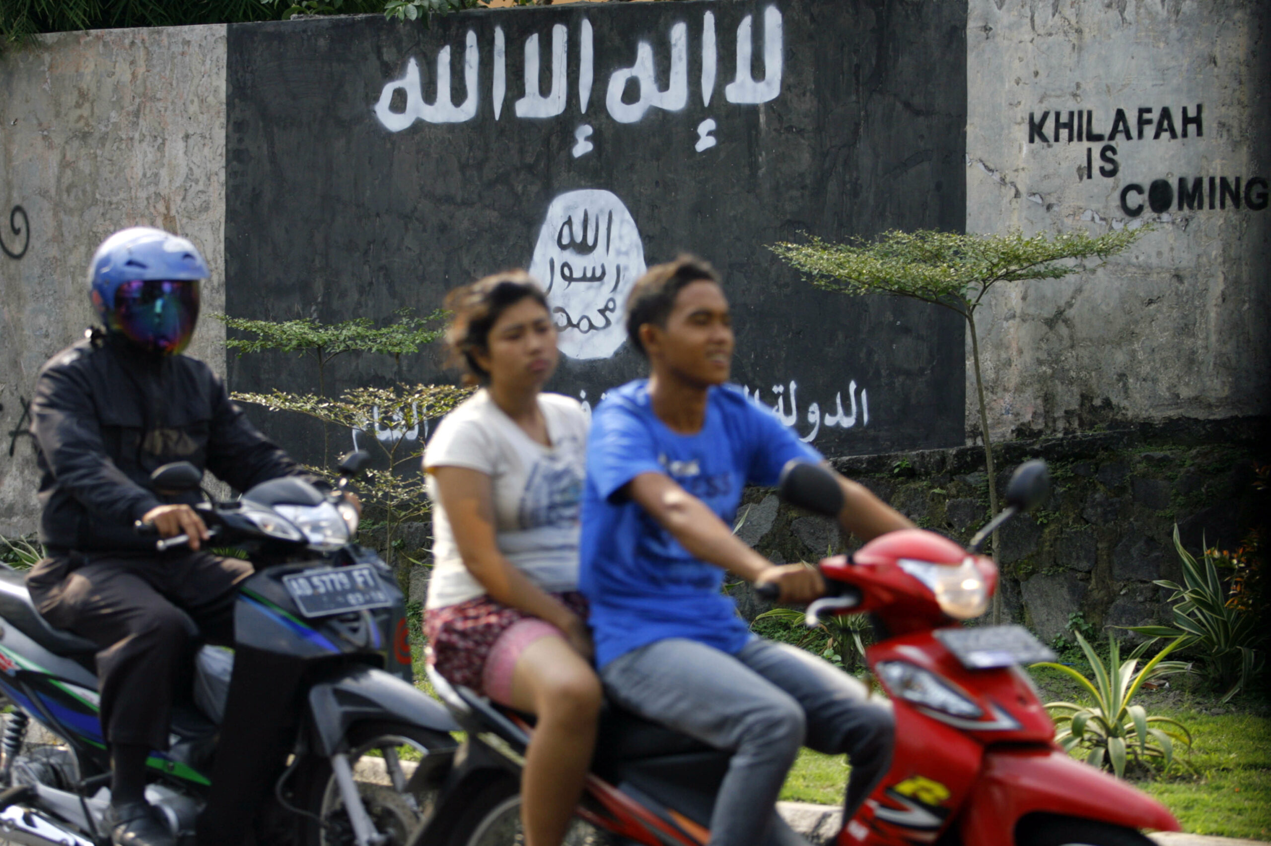 Indonesia struggles with Islamic State recruiting