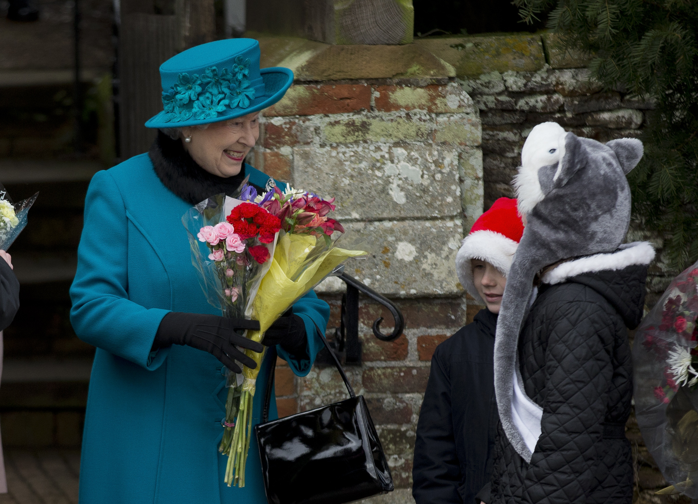 Queen delivers 1st Christmas message in 3D