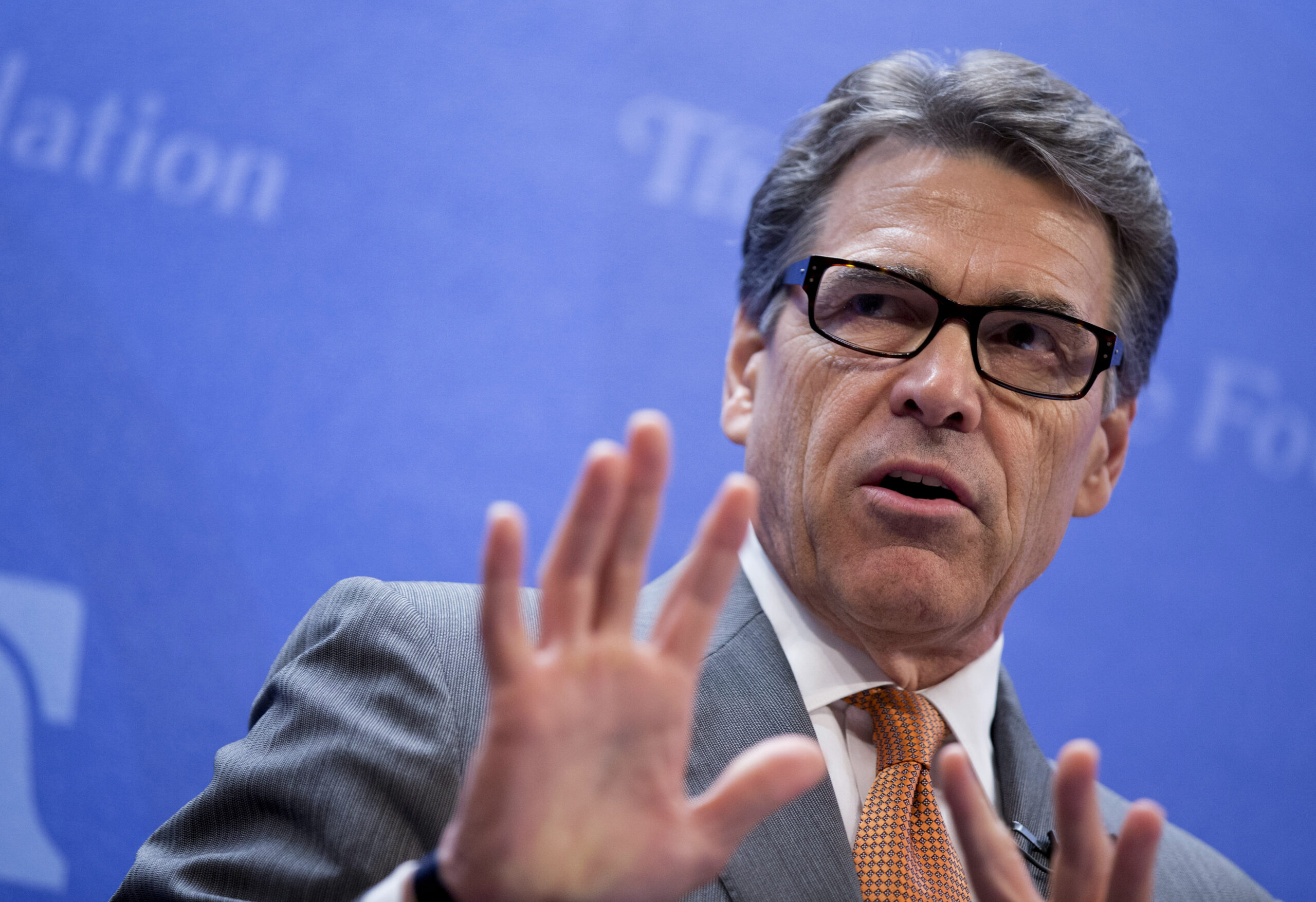 Perry presses for greater US involvement in Iraq