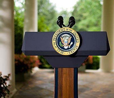 Top Tweets: Obama late to presser as DOW crashes