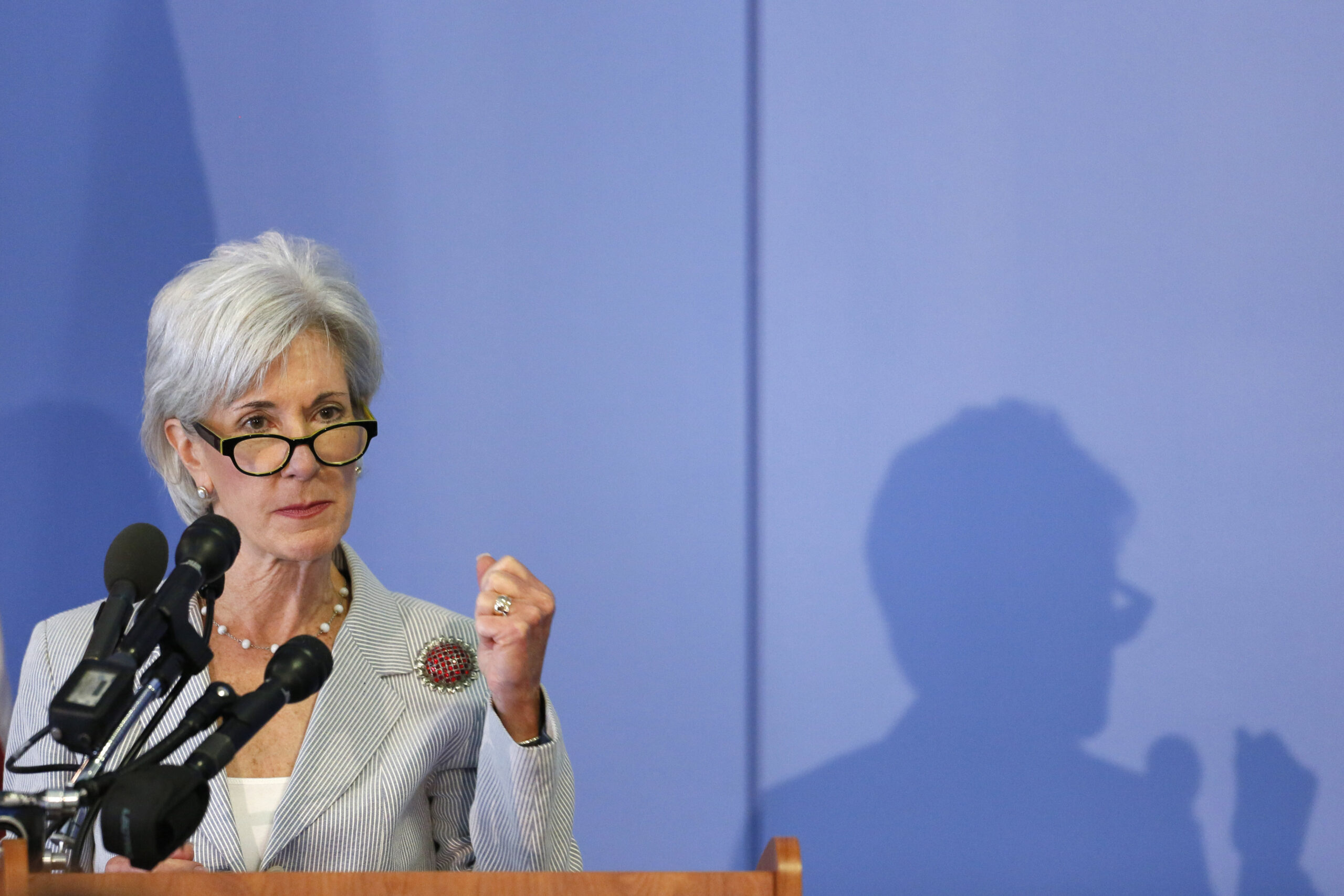 HHS wants Obamacare navigators to ‘smile’ while promoting unpopular law
